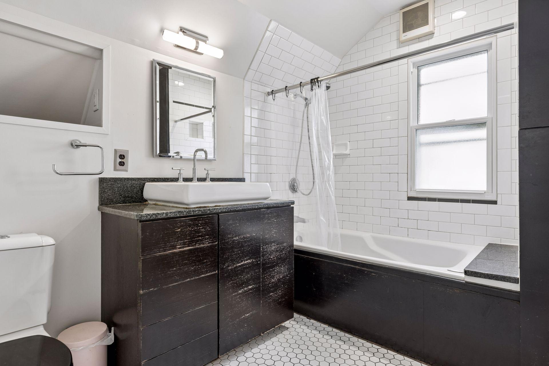 Full Bath - Upper Level