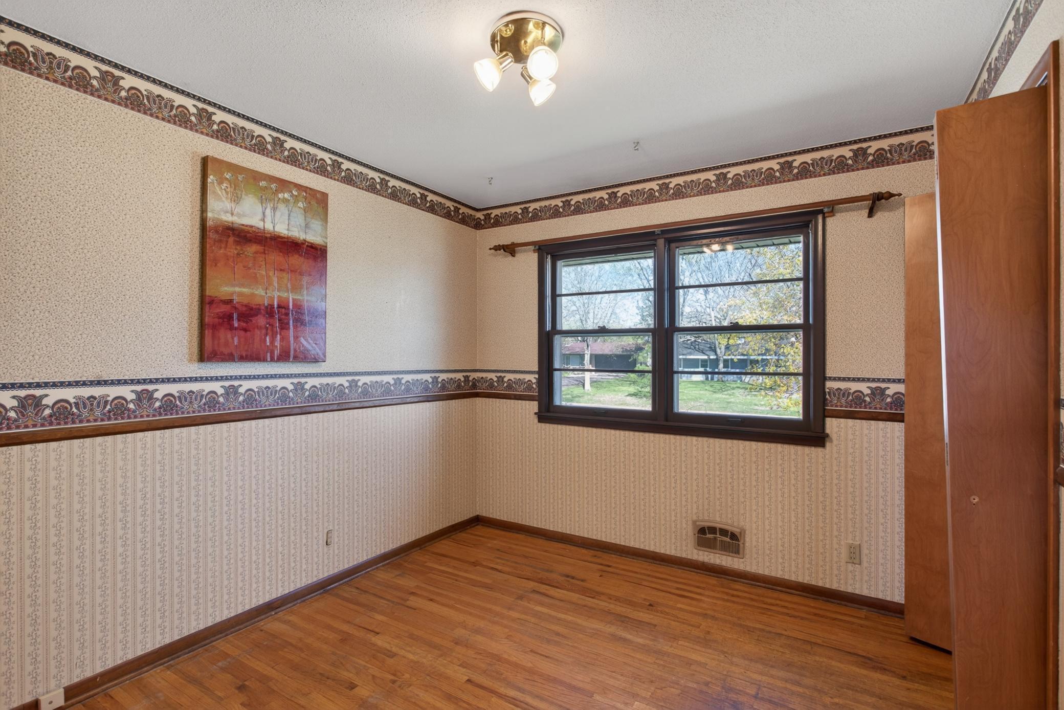 Upper level: bedroom 3