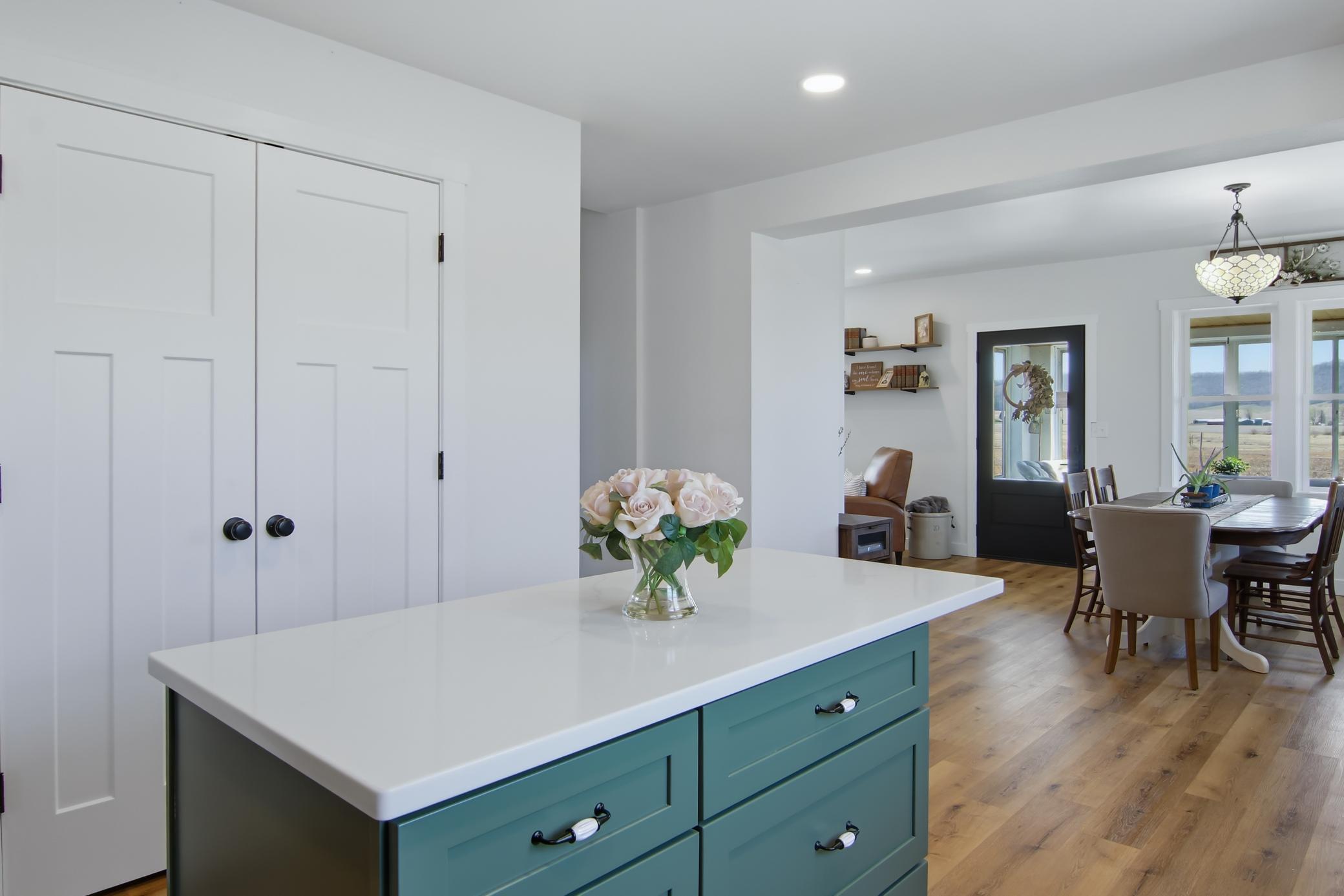 Center Island & Pantry