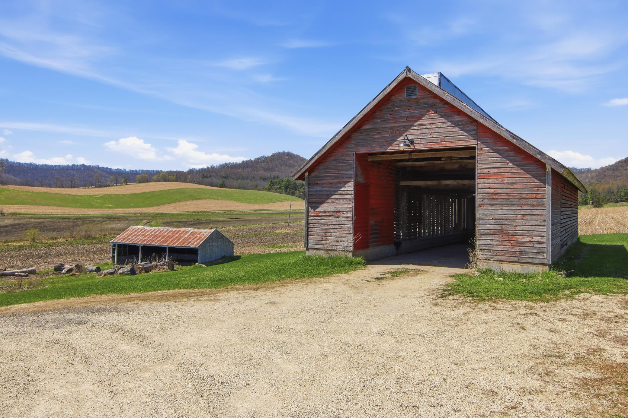 Smaller Exterior Barn / Chicken Coopen