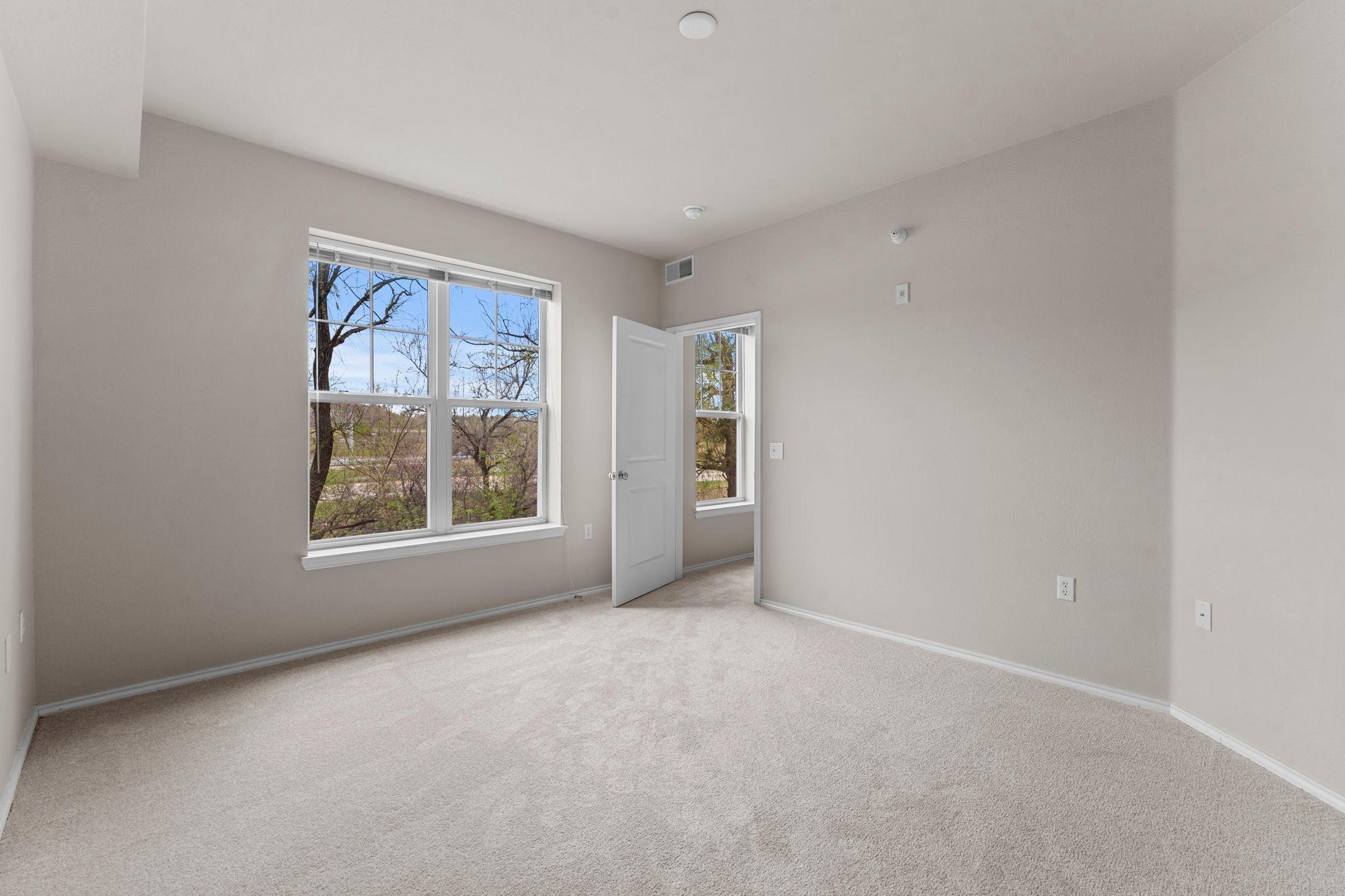 22-web-or-mls-13560 Technology Dr 1115-163.jpg