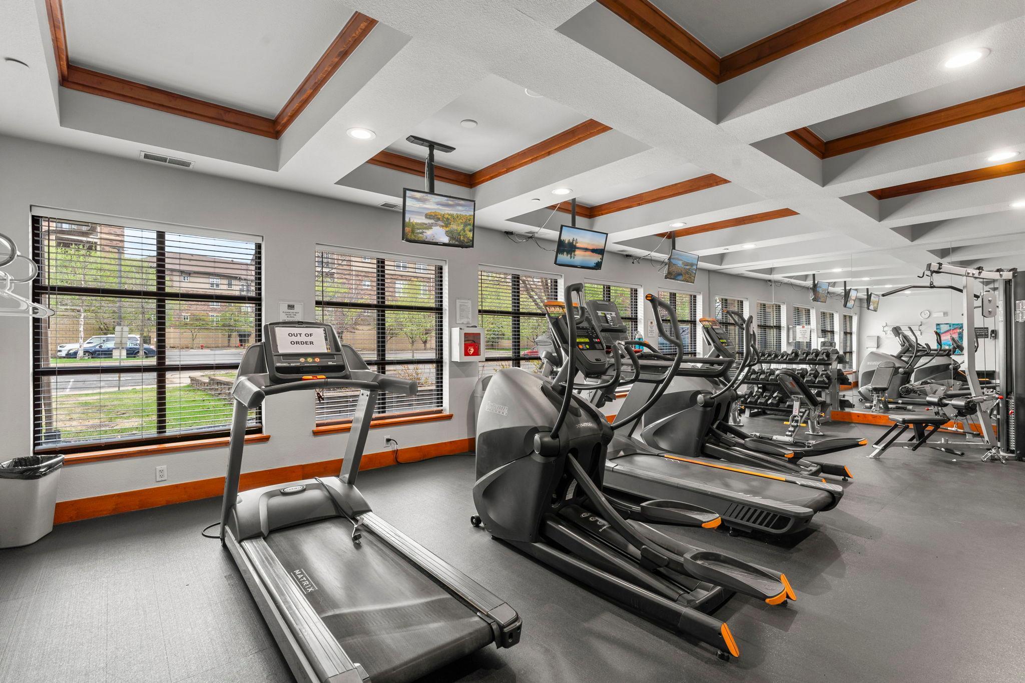 35-web-or-mls-13560 Technology Dr 1115-45.jpg