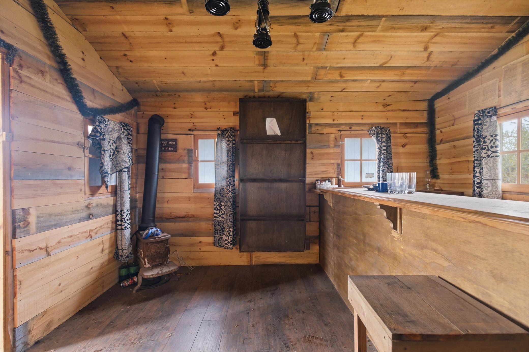 Bunk house/Bar with murphy bed
