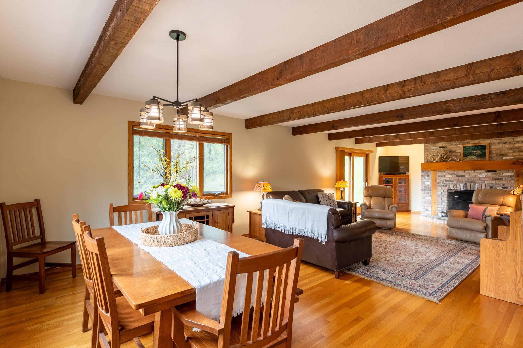 Hardwood floors (Oak) flow seamlessly throught the main level living spaces.