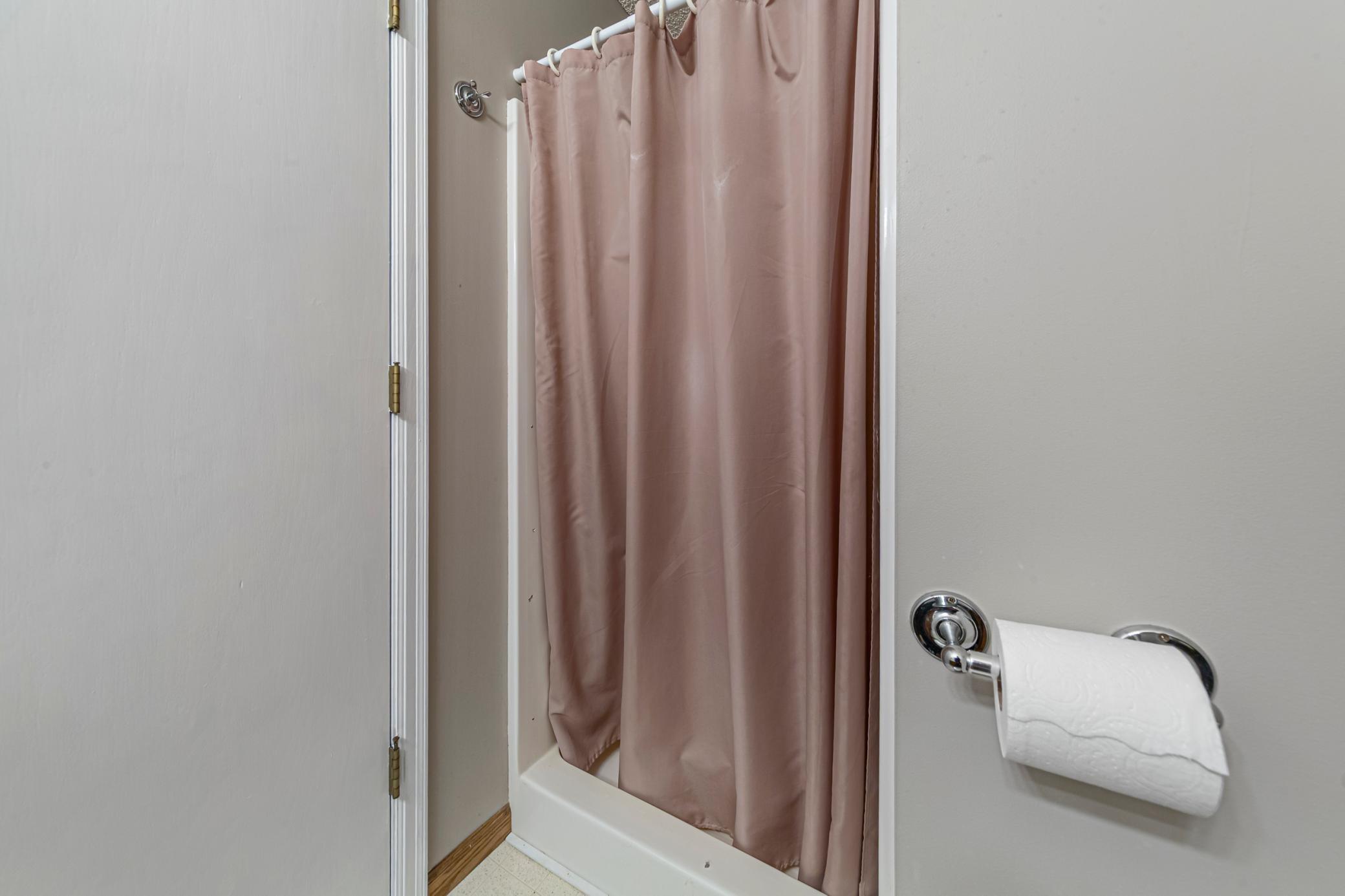 33 main bathroom.jpg