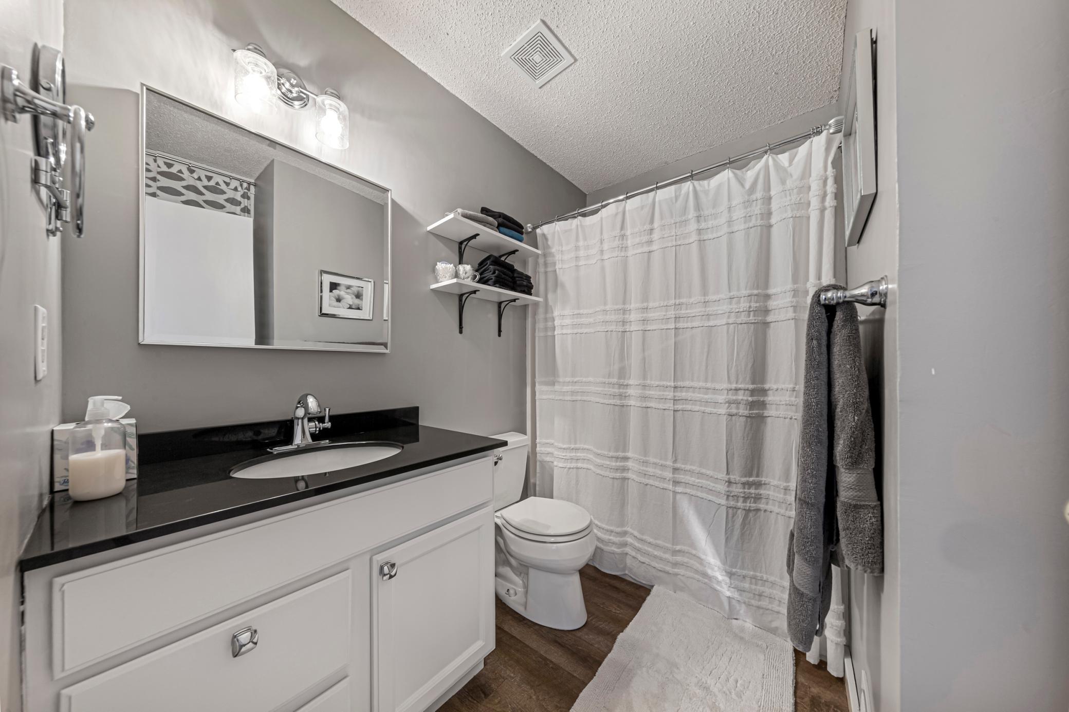 24 bathroom.jpg