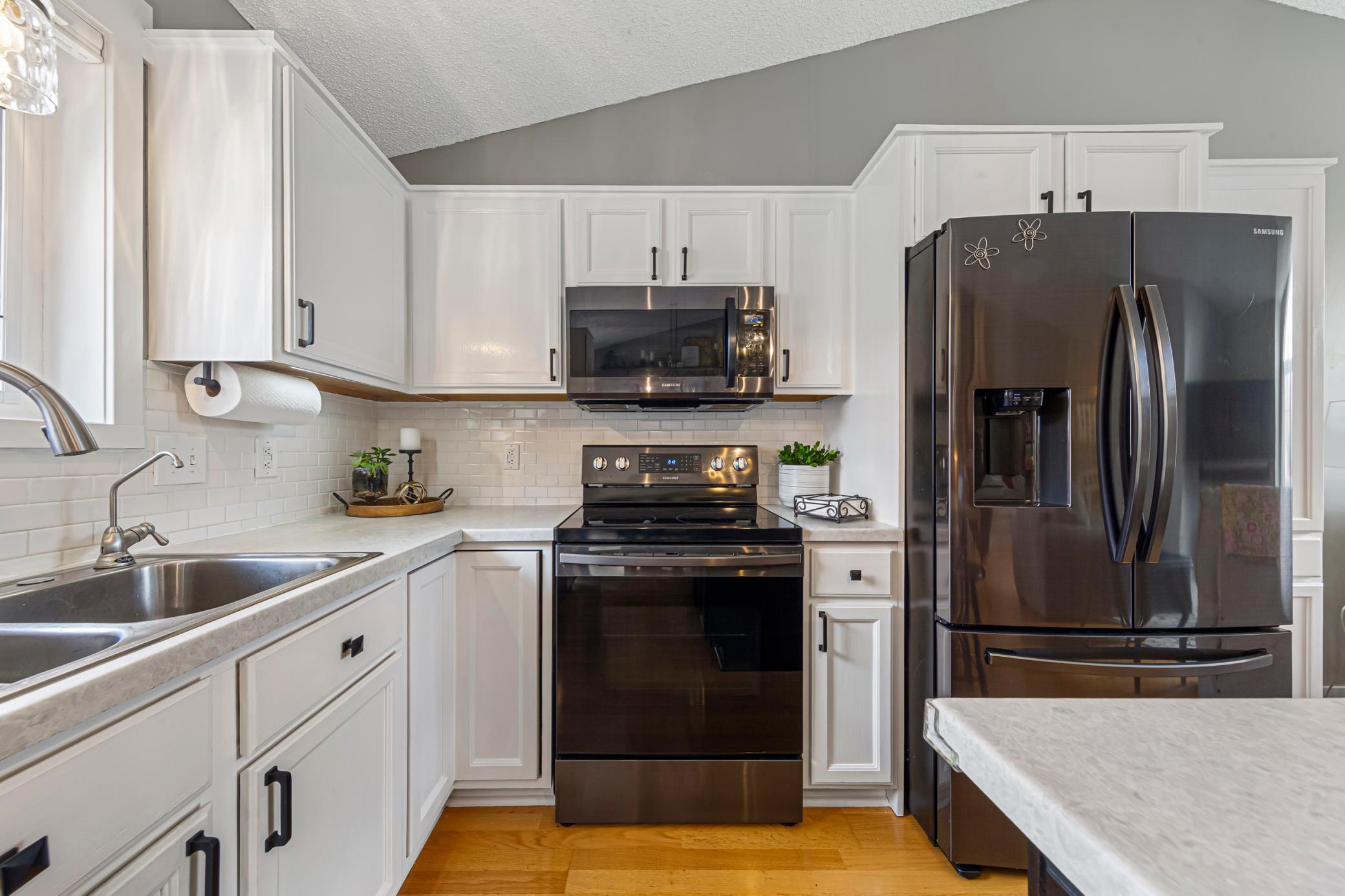 22 kitchen.jpg