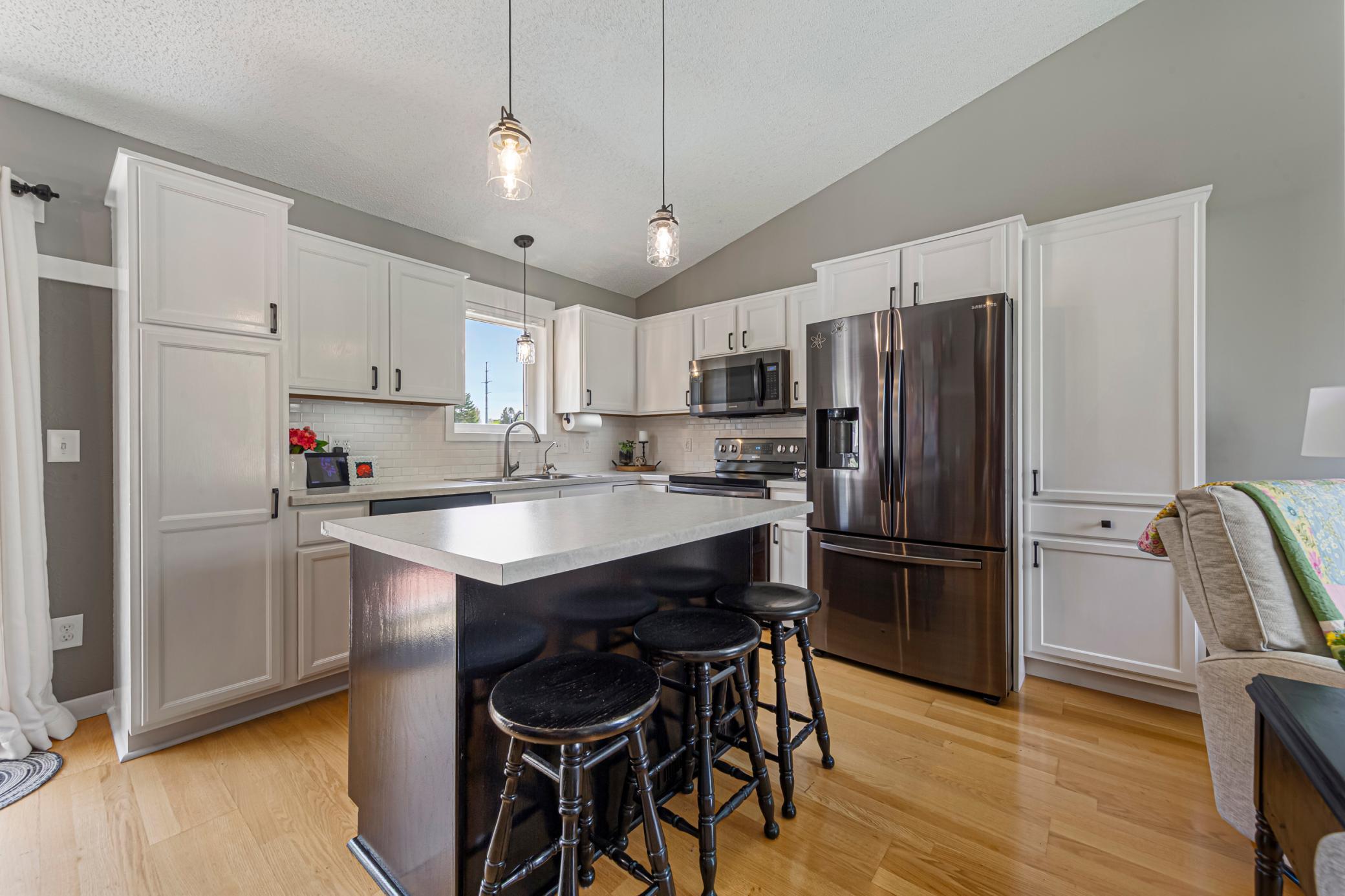 19 kitchen.jpg
