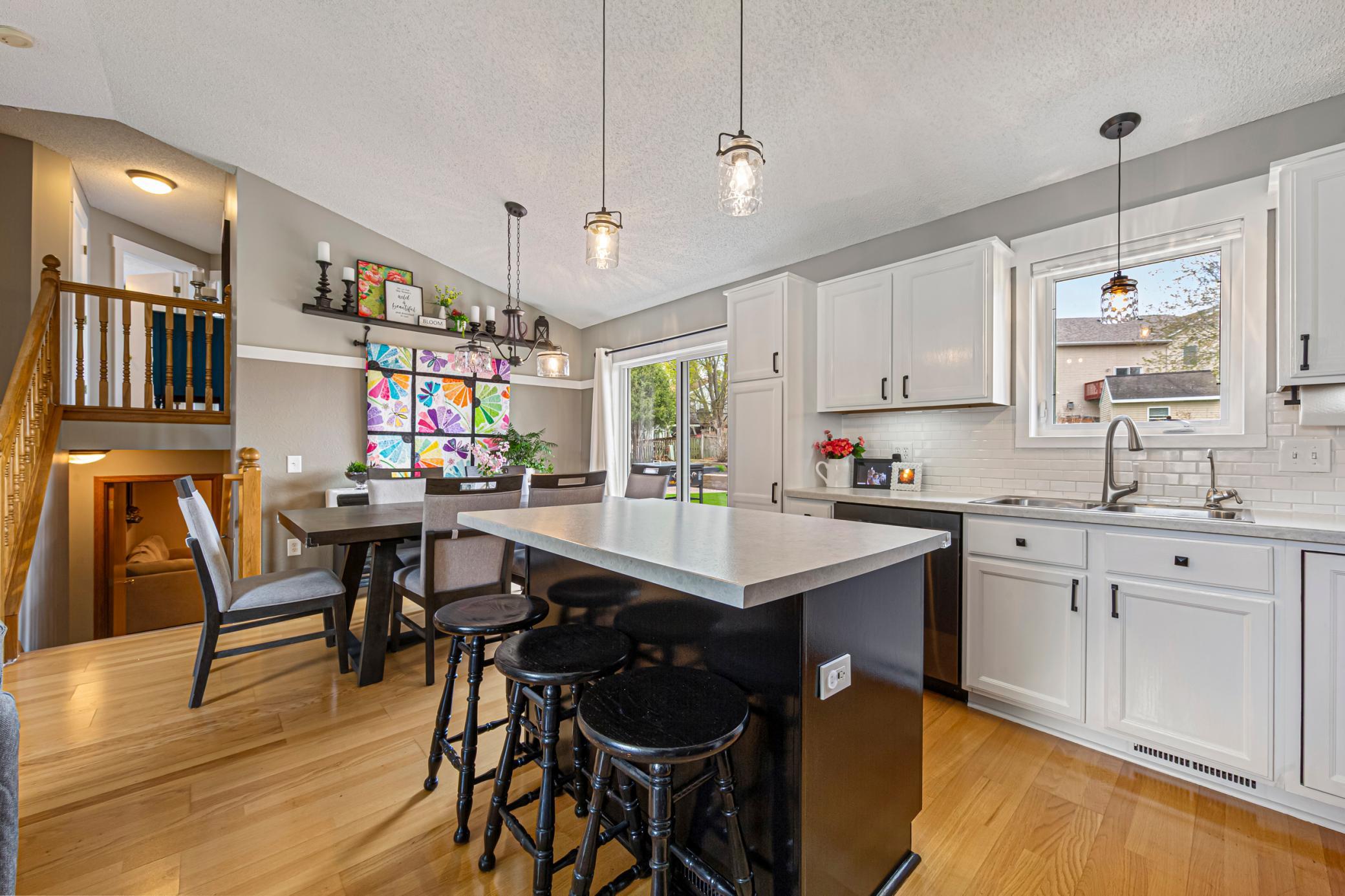 21 kitchen.jpg