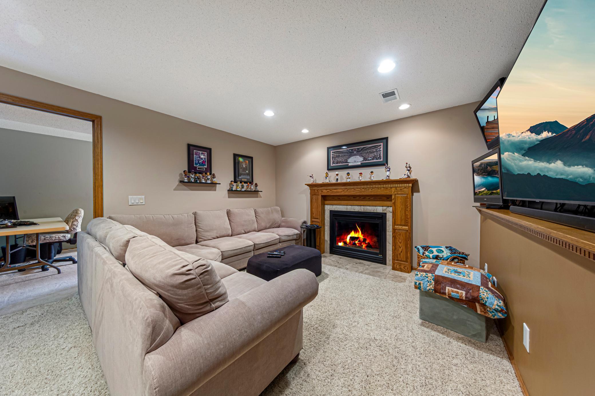 35 family room_lower.jpg