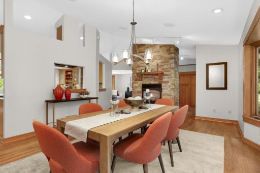 There's a huge, vaulted dining room.....you can have the whole family and the buffet table, too, here! Idyllic fires at your holiday meals!