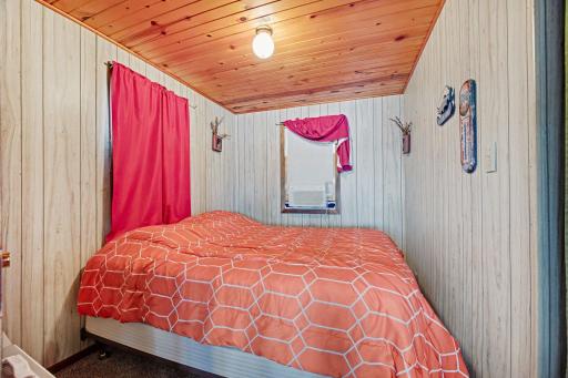 1362 Scenic Hideaway Lane NE, Elysian, MN 56028