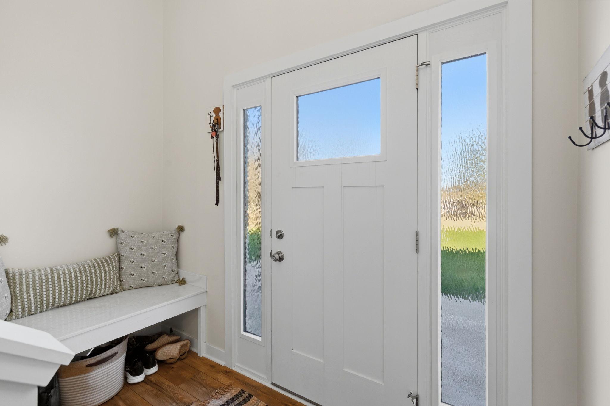 Huge entry way with bench