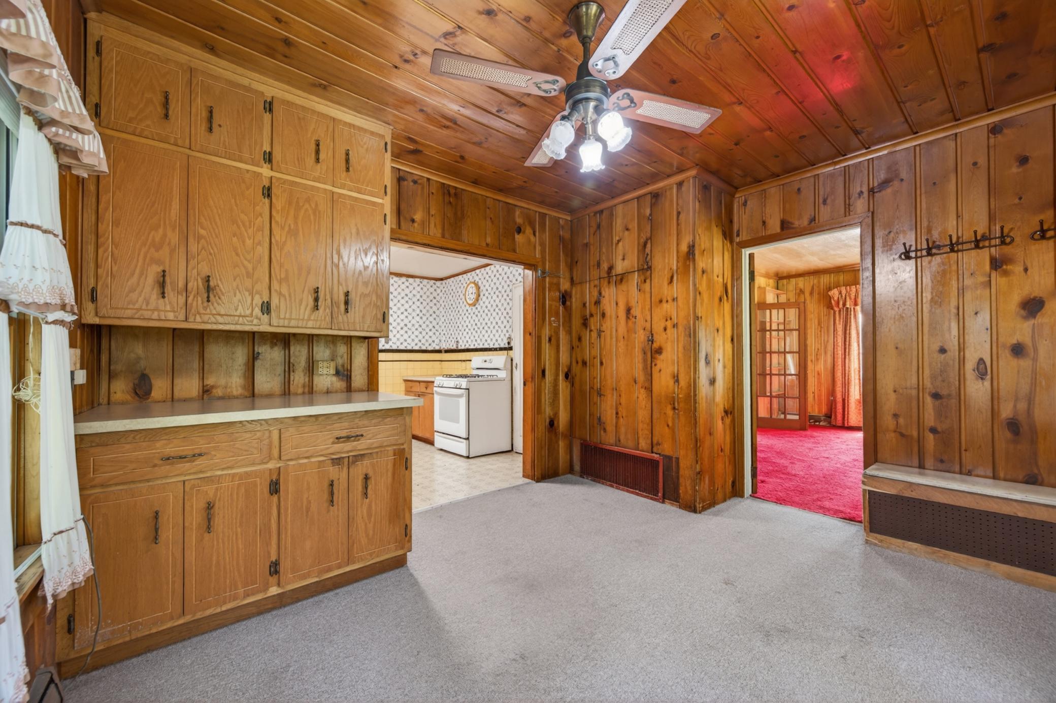 Den / flex space with built-ins