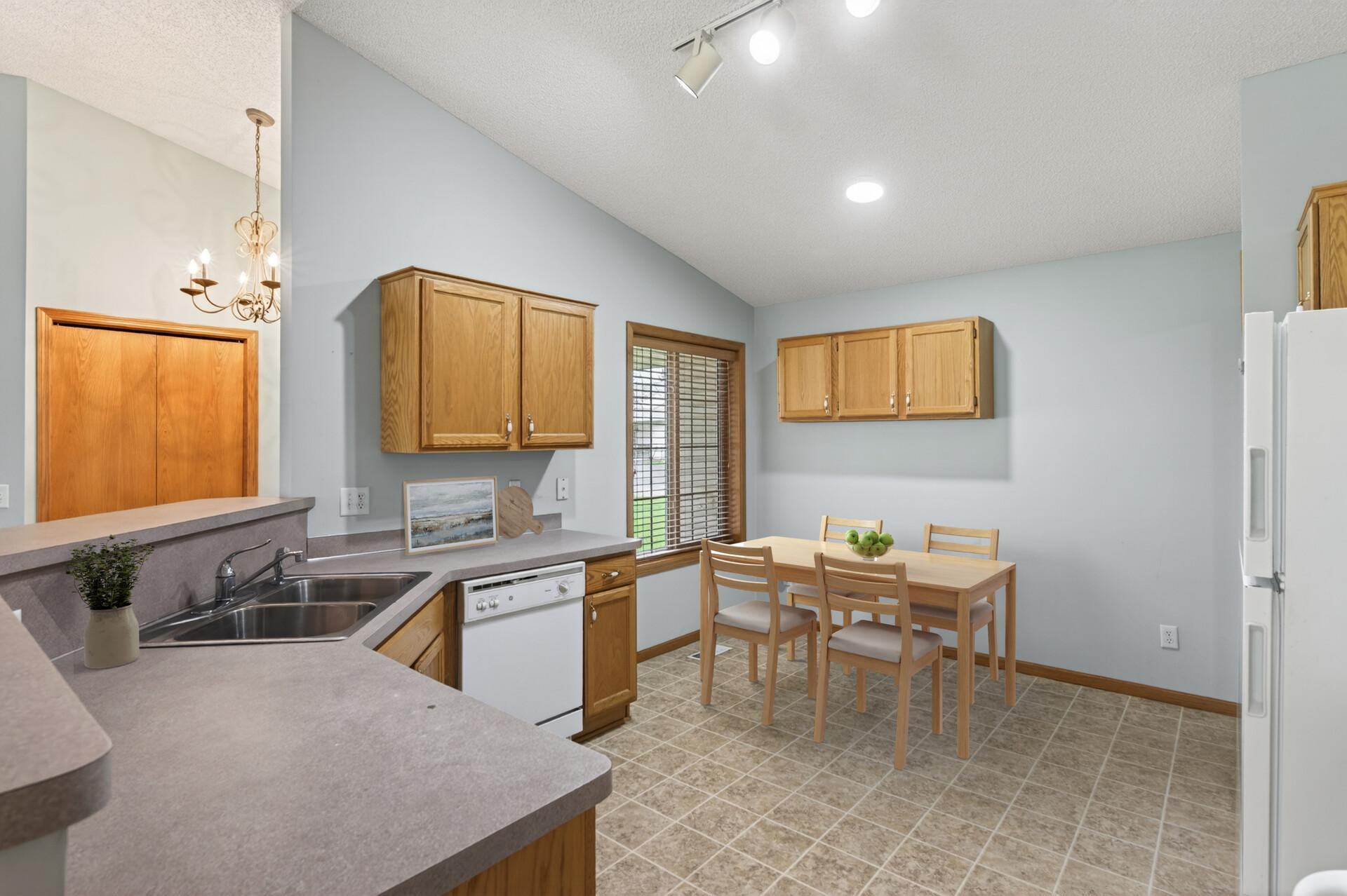 Eat-in Kitchen (virtually staged)