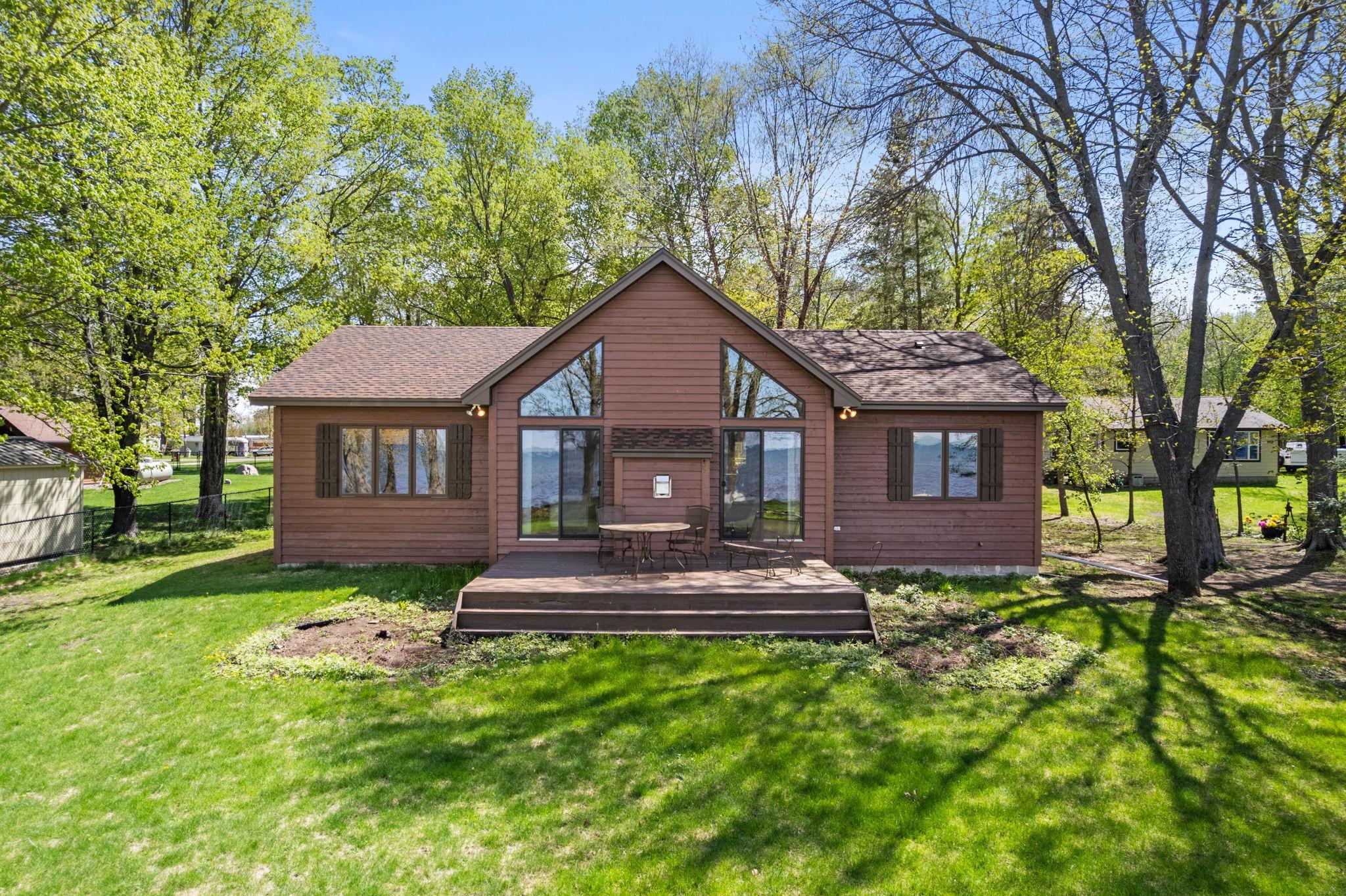 Large deck on flat lot