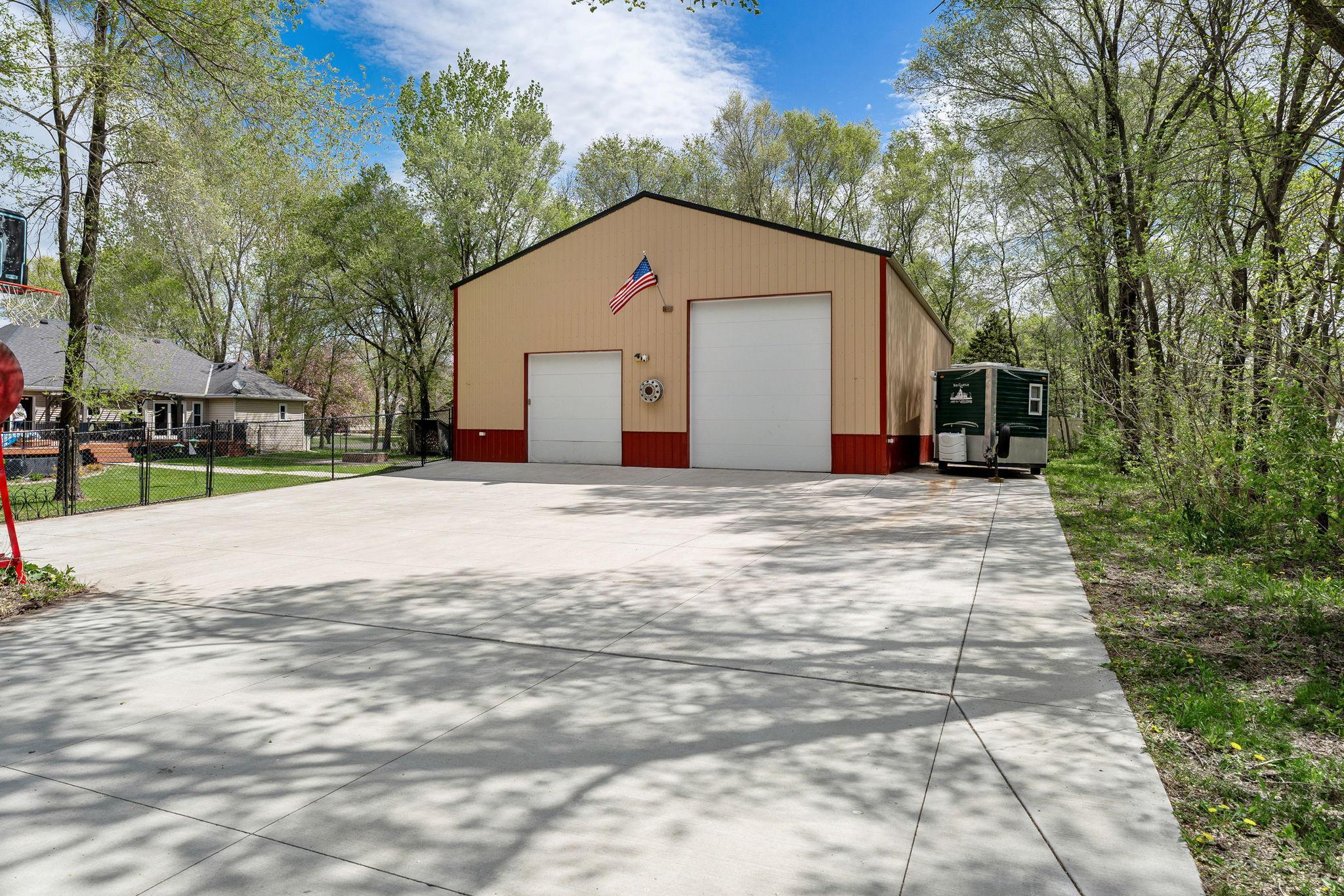 60 x 40 Heated Finished Shop with 6" concrete throughout driveway and shop