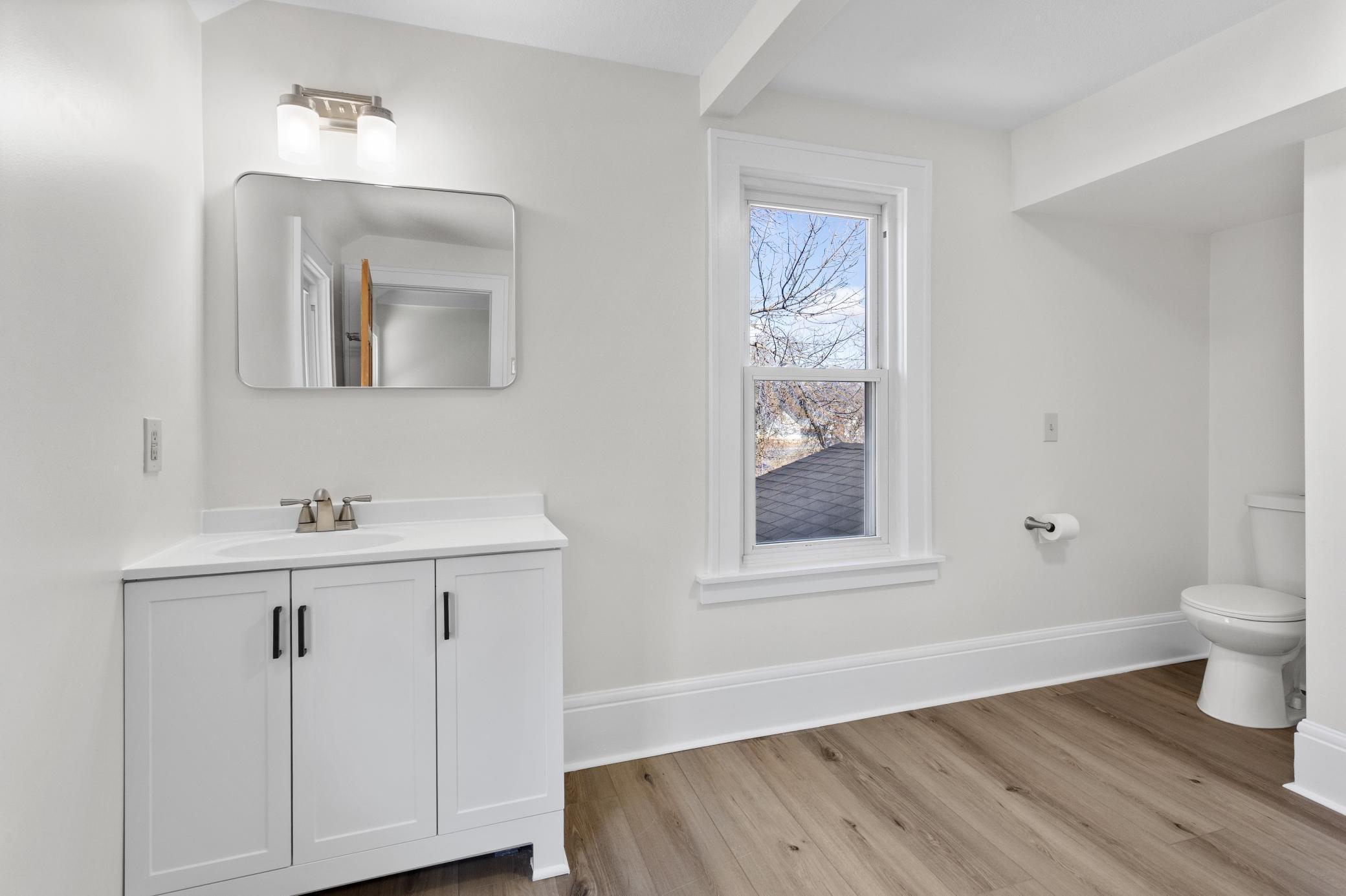 Upper Level Full Bathroom