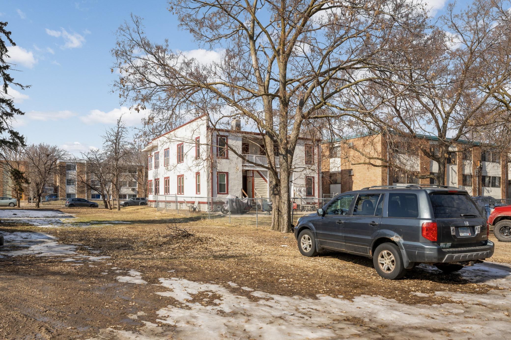 Back yard, lots of off street parking.