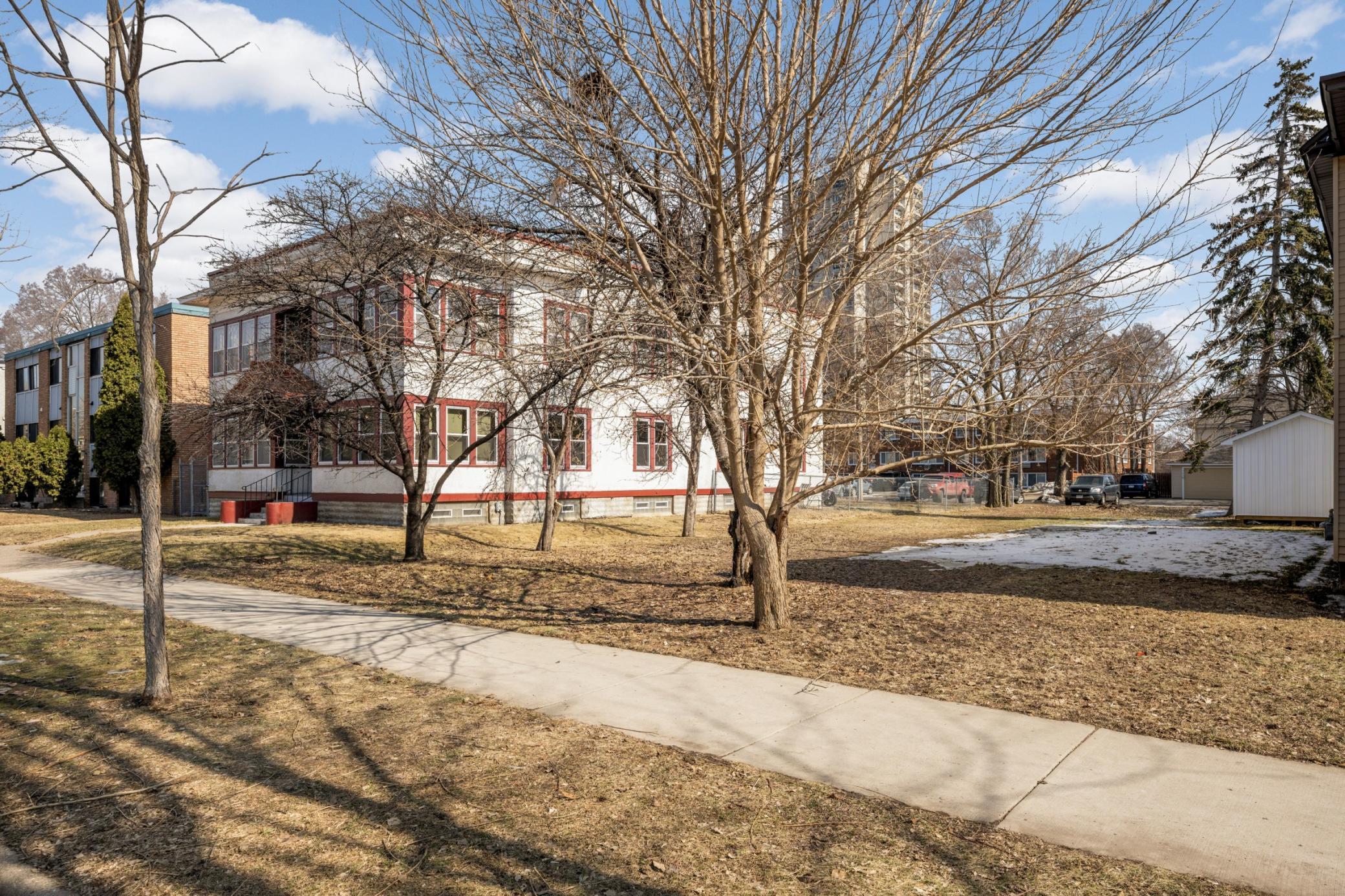 Buildable lot next to 4 plex.