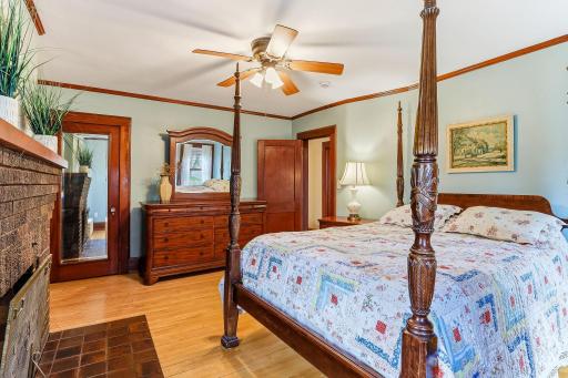 Ceiling fan, wood floors and even a smaller but good size walk-in closet.
