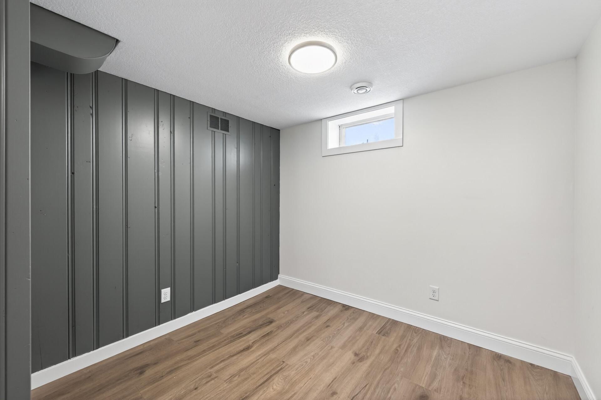 Office/flex room