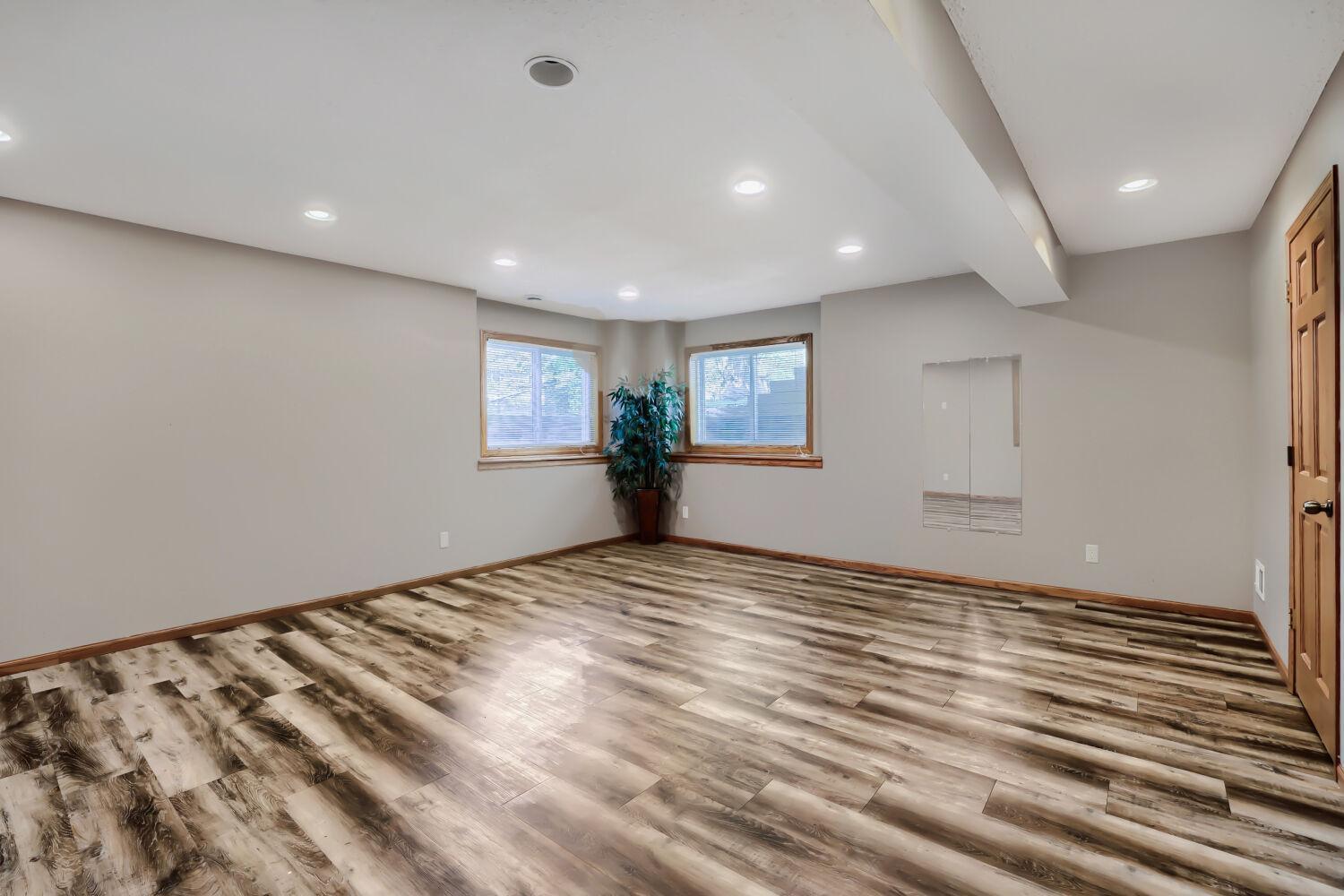 14233 Cobbler Ave - Web Quality - 015 - 15 Family Room.jpg