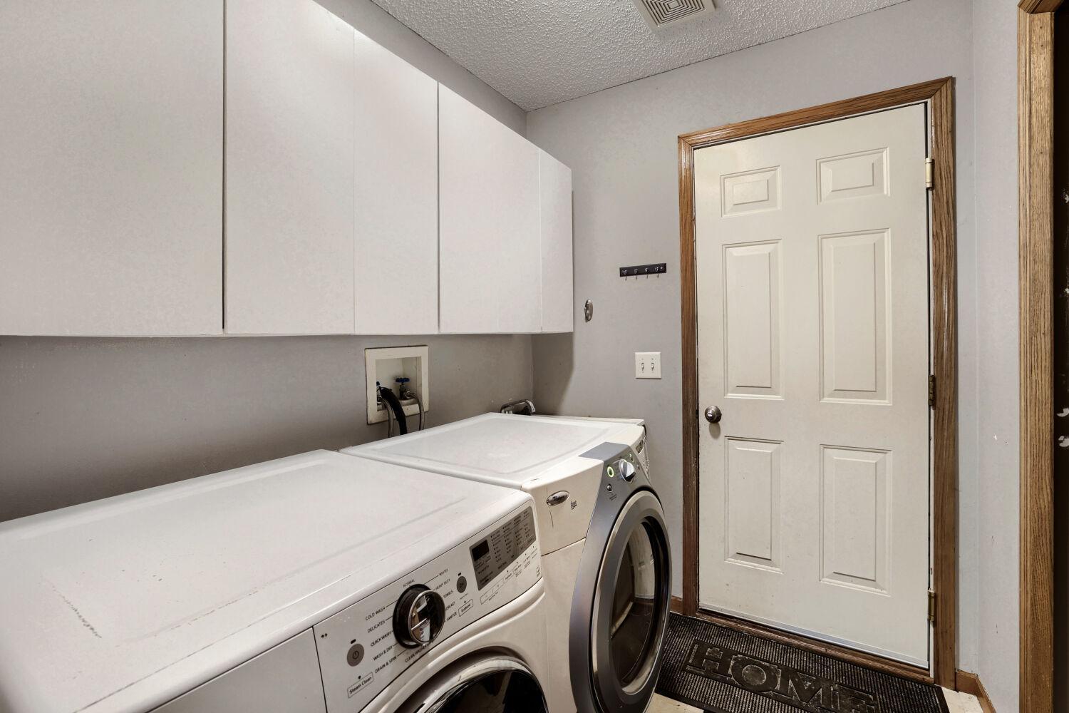 14233 Cobbler Ave - Web Quality - 025 - 25 Laundry Room.jpg