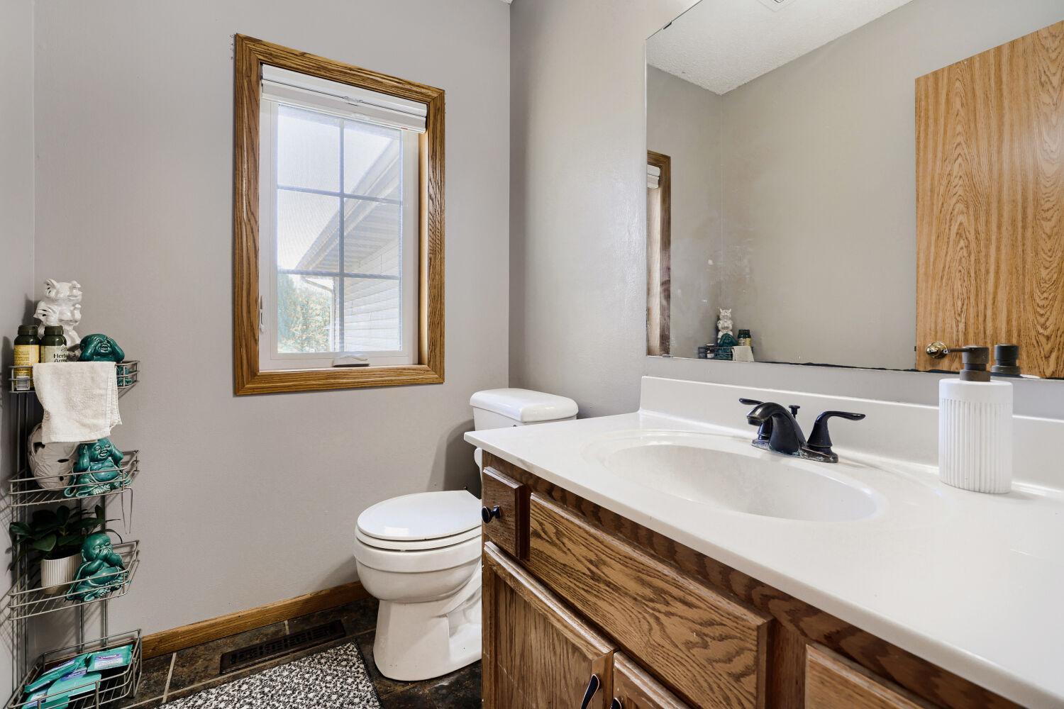 14233 Cobbler Ave - Web Quality - 023 - 23 Bathroom.jpg