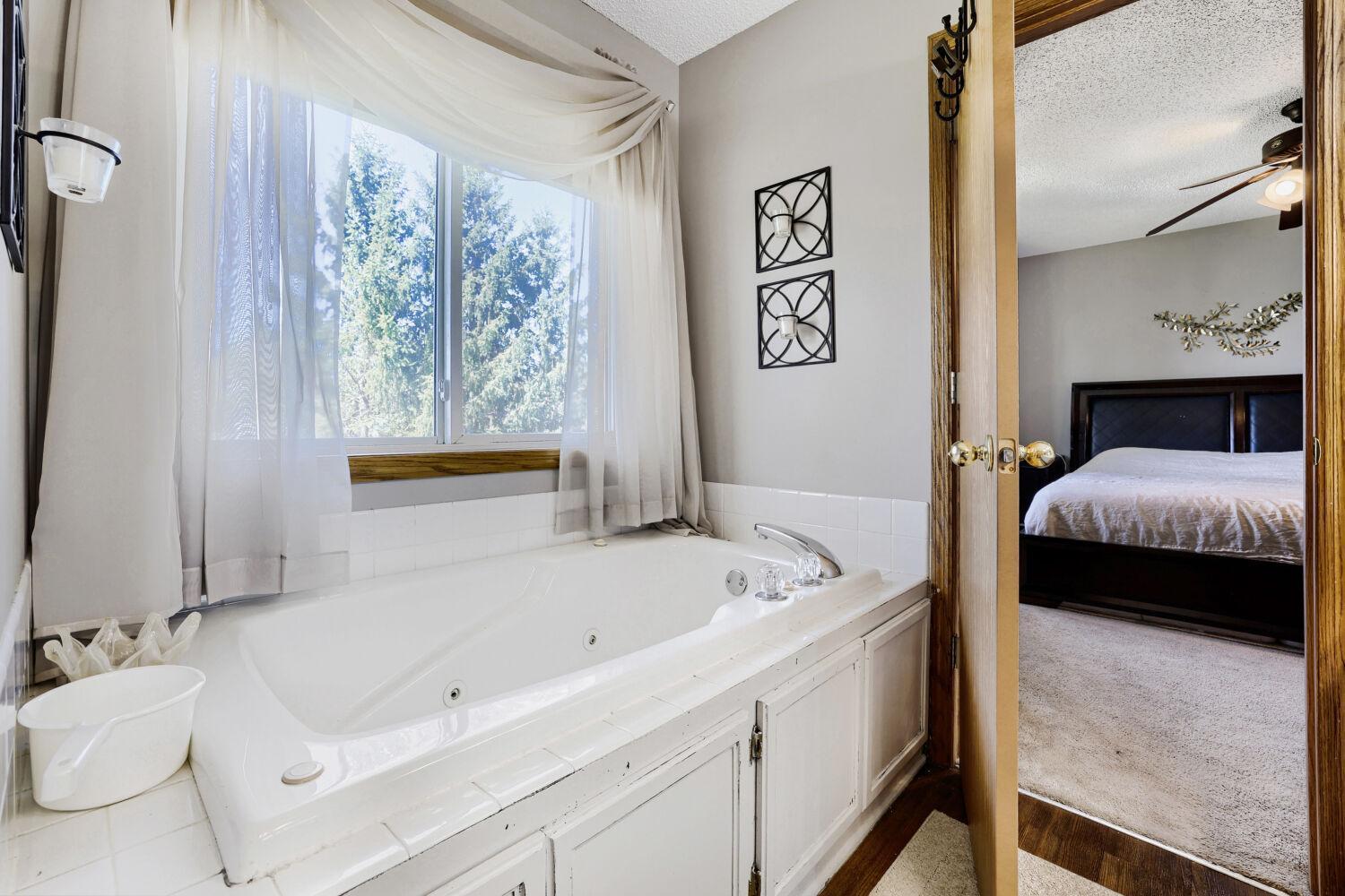 14233 Cobbler Ave - Web Quality - 020 - 20 Primary Bathroom.jpg