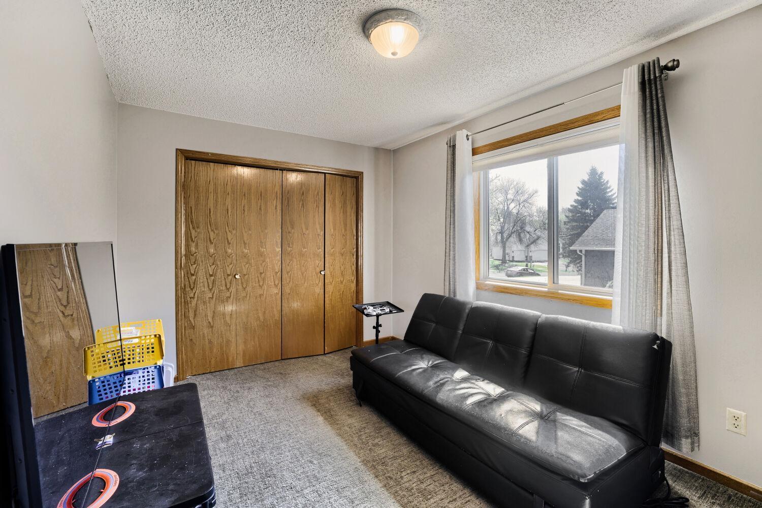 14233 Cobbler Ave - Web Quality - 012 - 12 Family Room.jpg