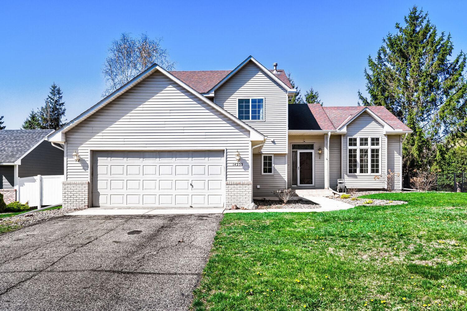 14233 Cobbler Ave - Web Quality - 002 - 02 Exterior Front.jpg