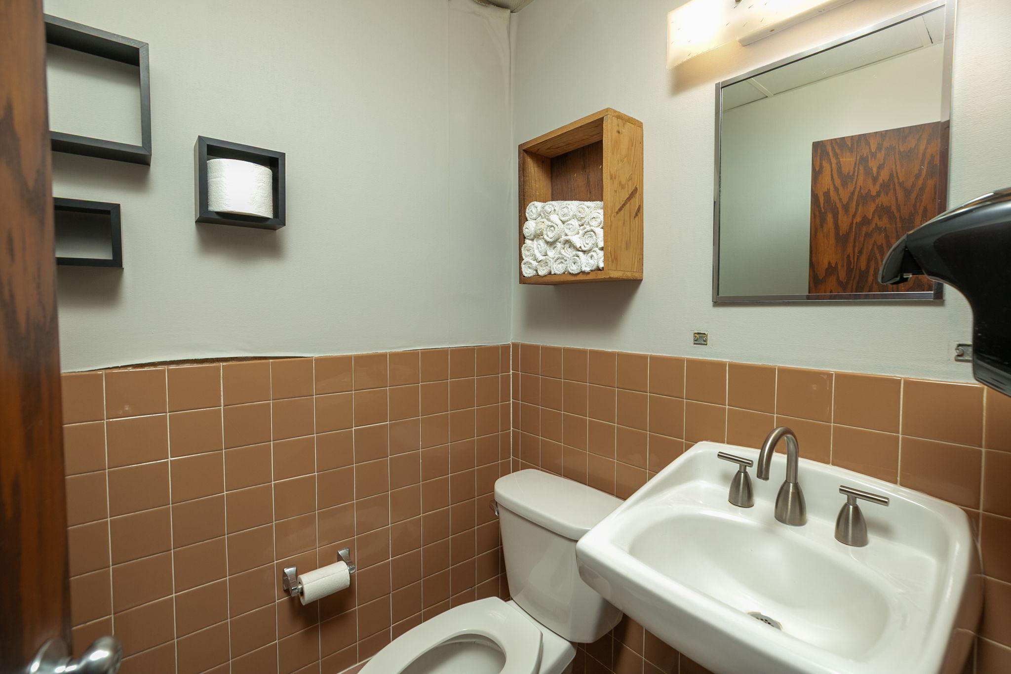 35-web-or-mls-34-Bathroom.jpg