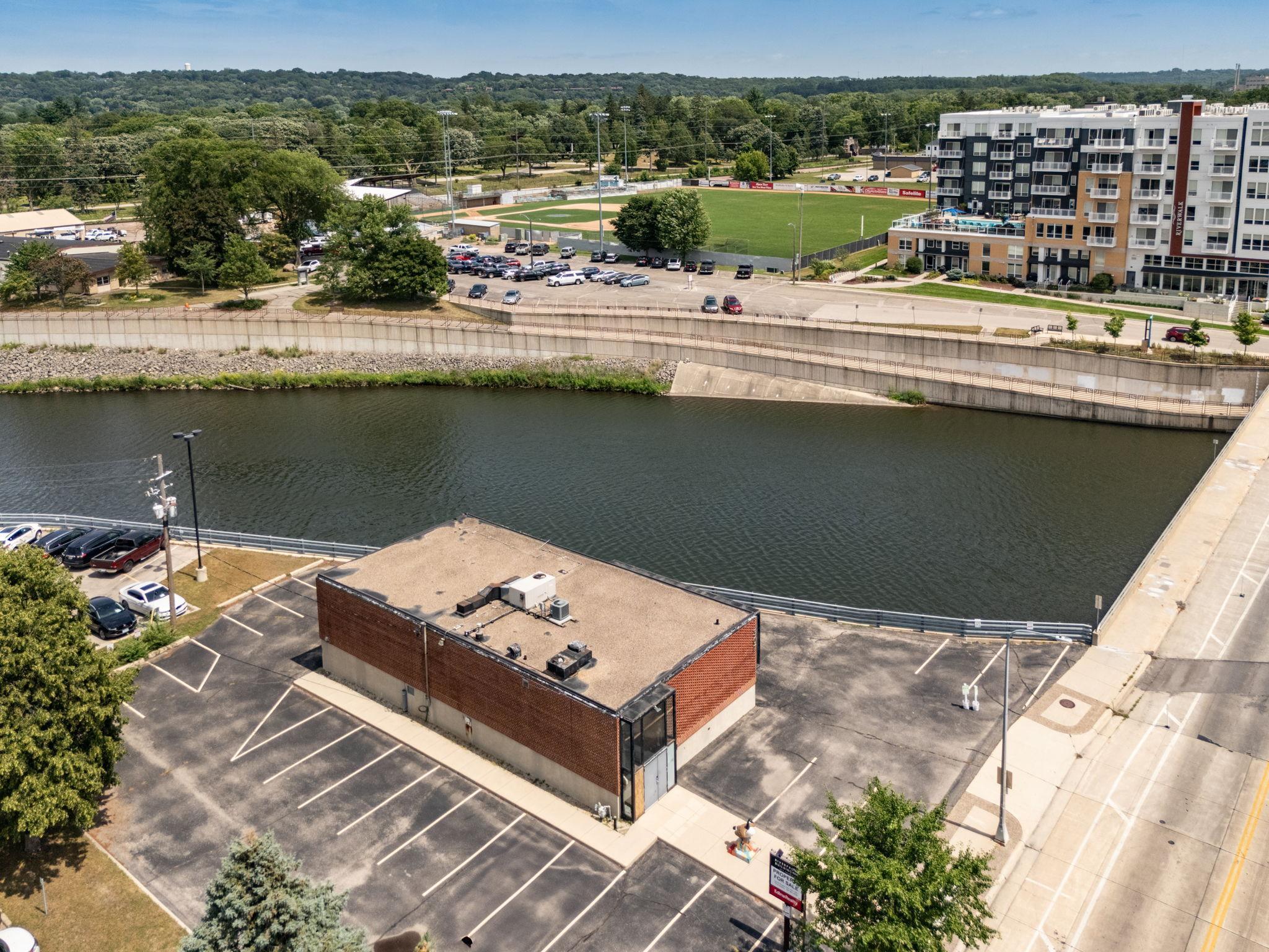 10-web-or-mls-02-Aerial View.jpg