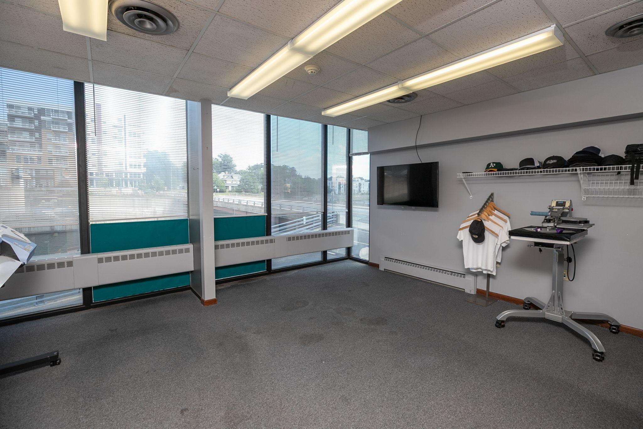 7-web-or-mls-10-Office Space.jpg