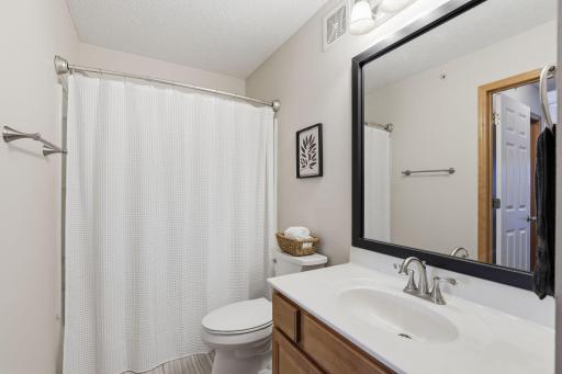 1249 Chateau Avenue, 405, Maplewood, MN 55109