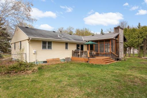 Nice outdoor deck, directly off the dining space.