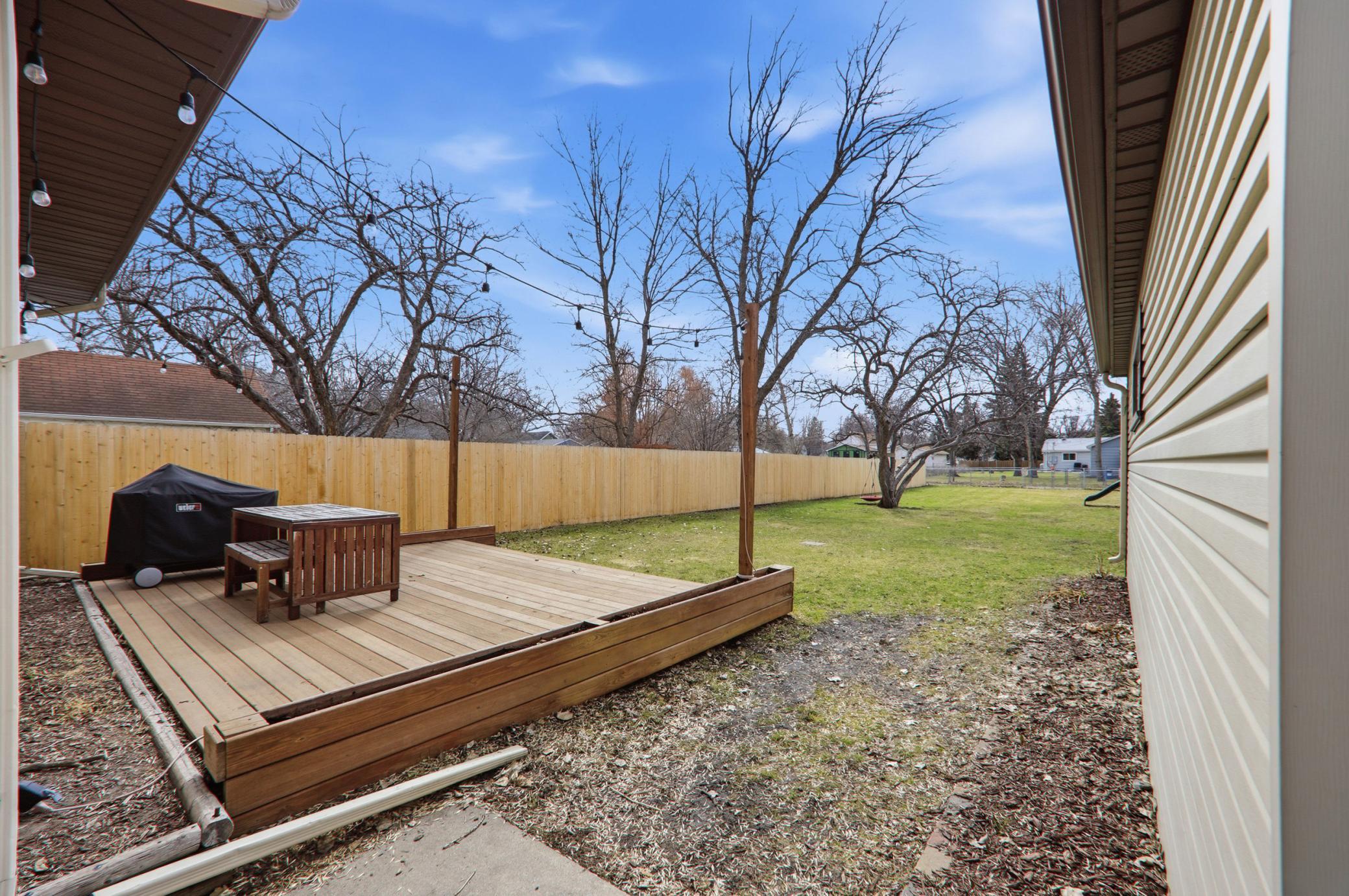 Deck/Backyard
