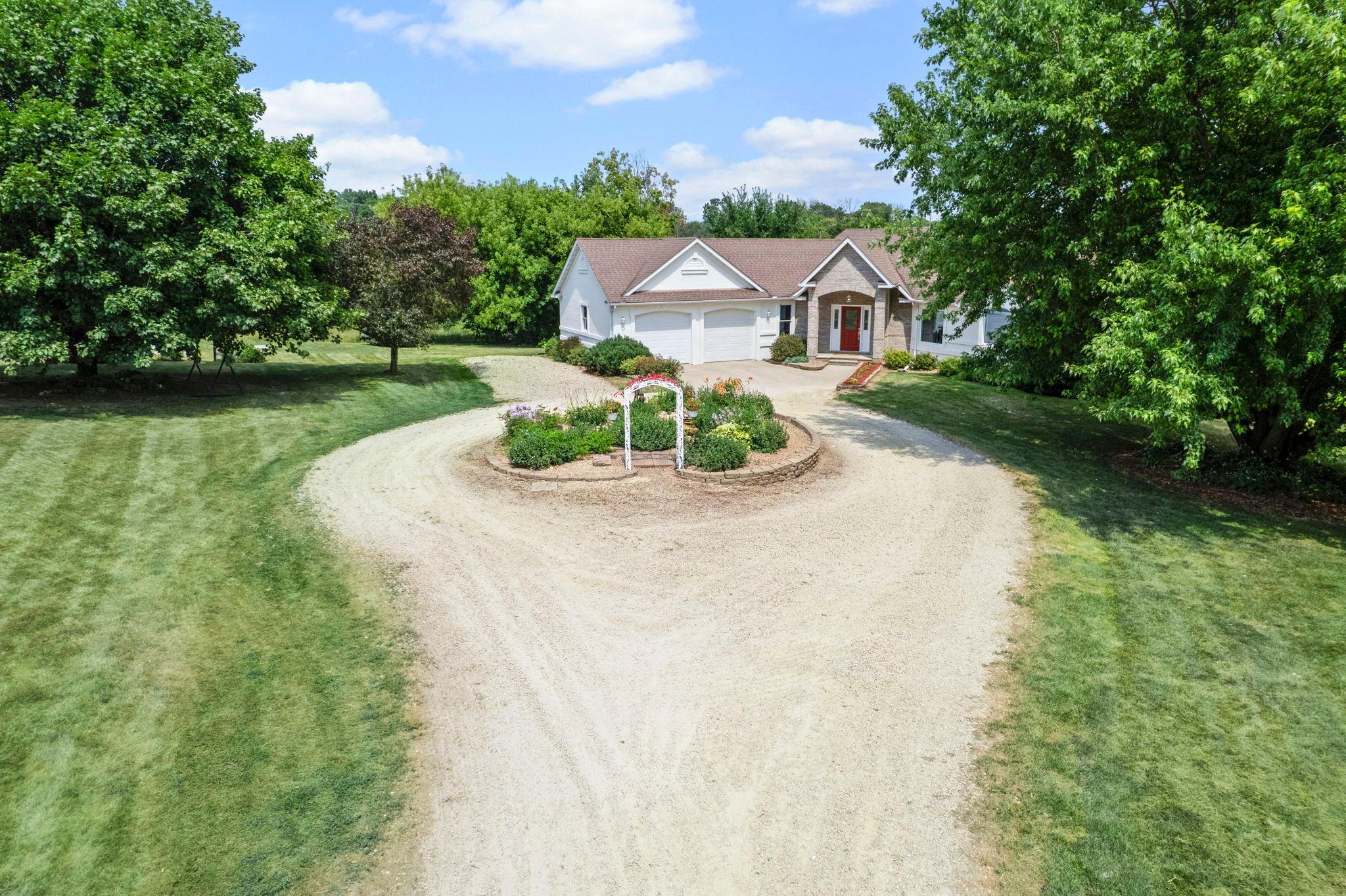 7-web-or-mls-N6690 870th St-238 (2).jpg