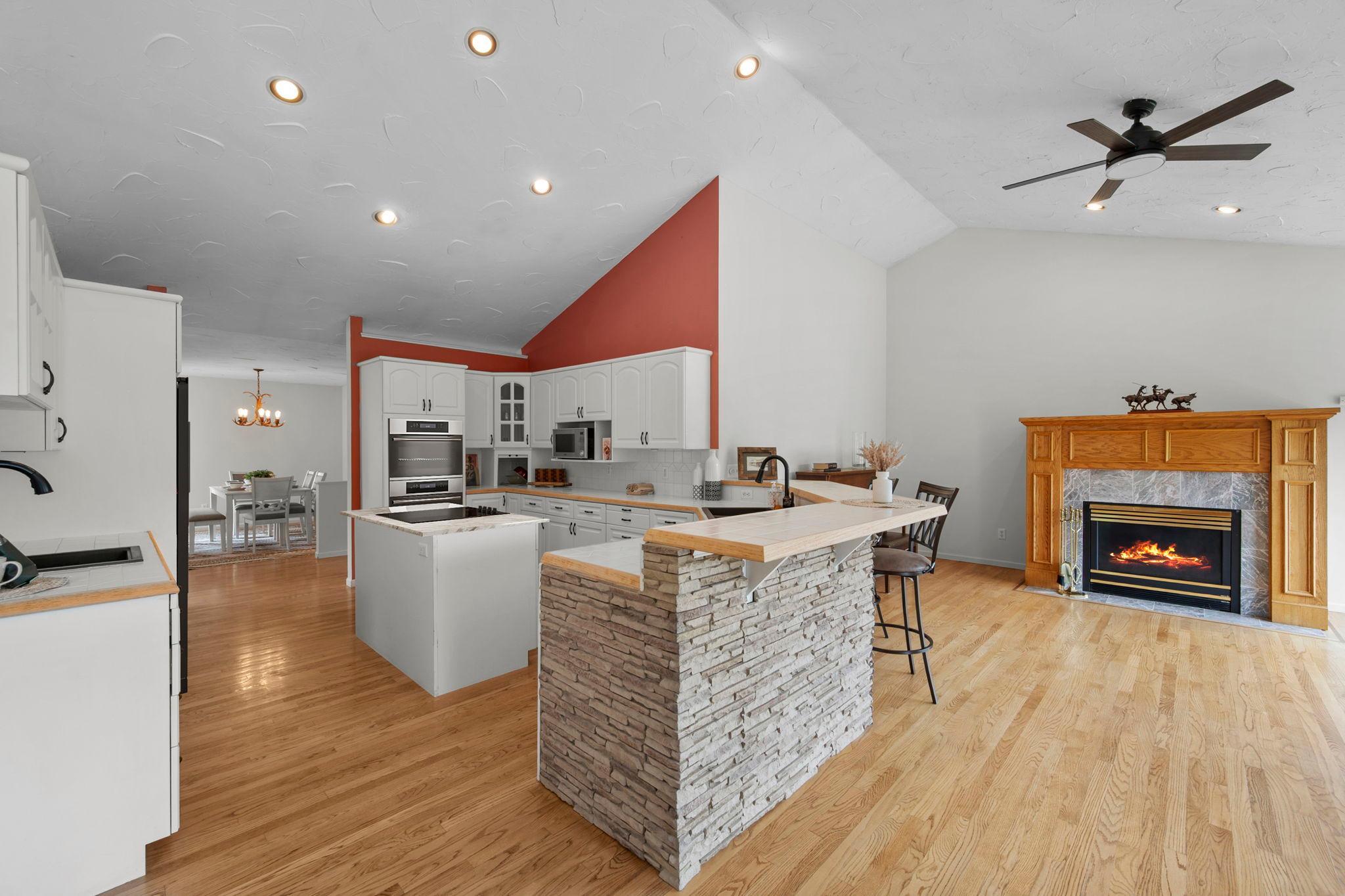 57-web-or-mls-N6690 870th St-199 (3).jpg