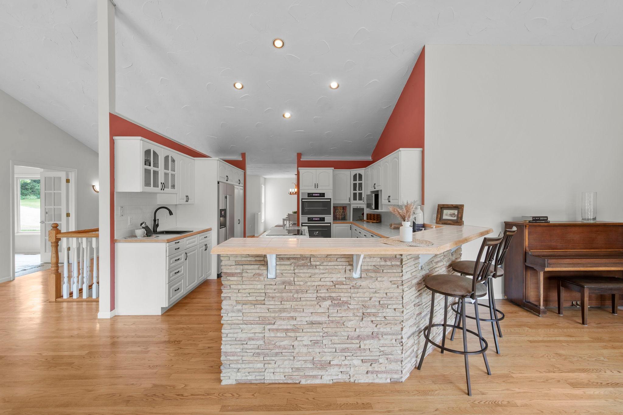 62-web-or-mls-N6690 870th St-244 (3) (1).jpg
