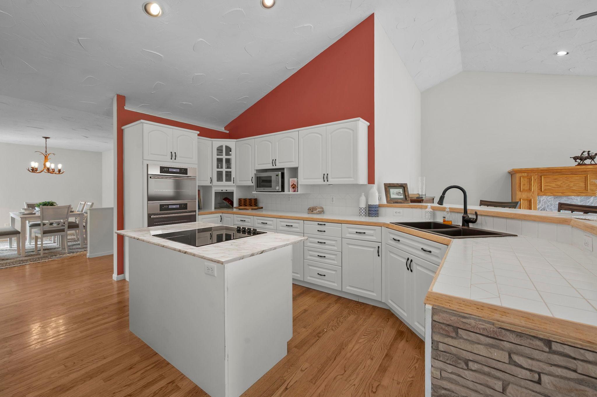 64-web-or-mls-N6690 870th St-264 (2).jpg