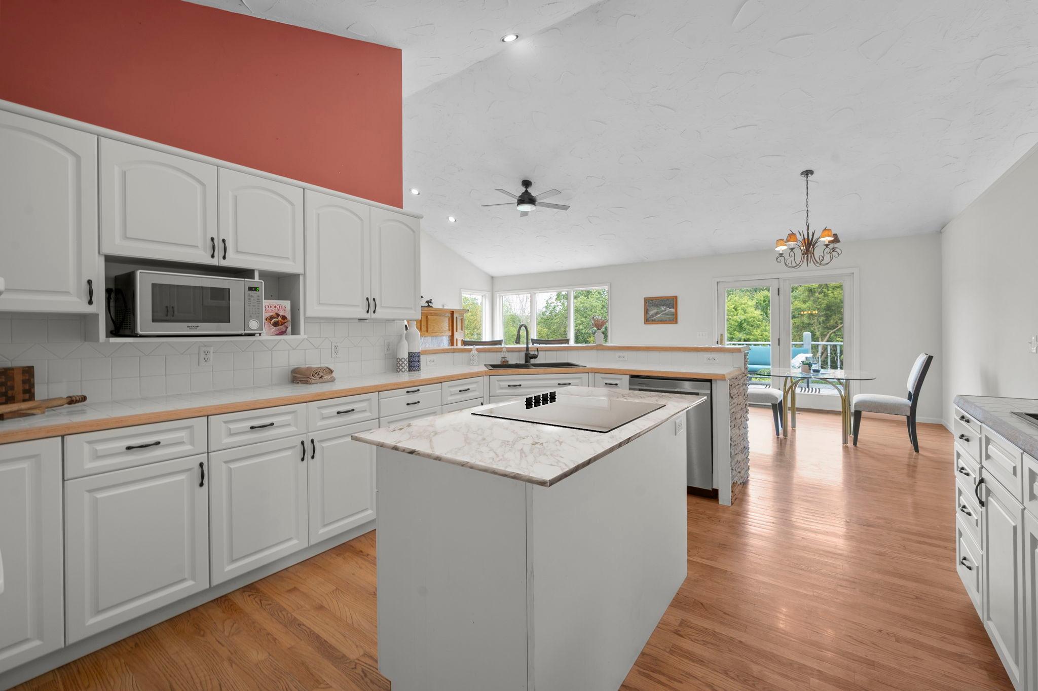 78-web-or-mls-N6690 870th St-299 (2).jpg
