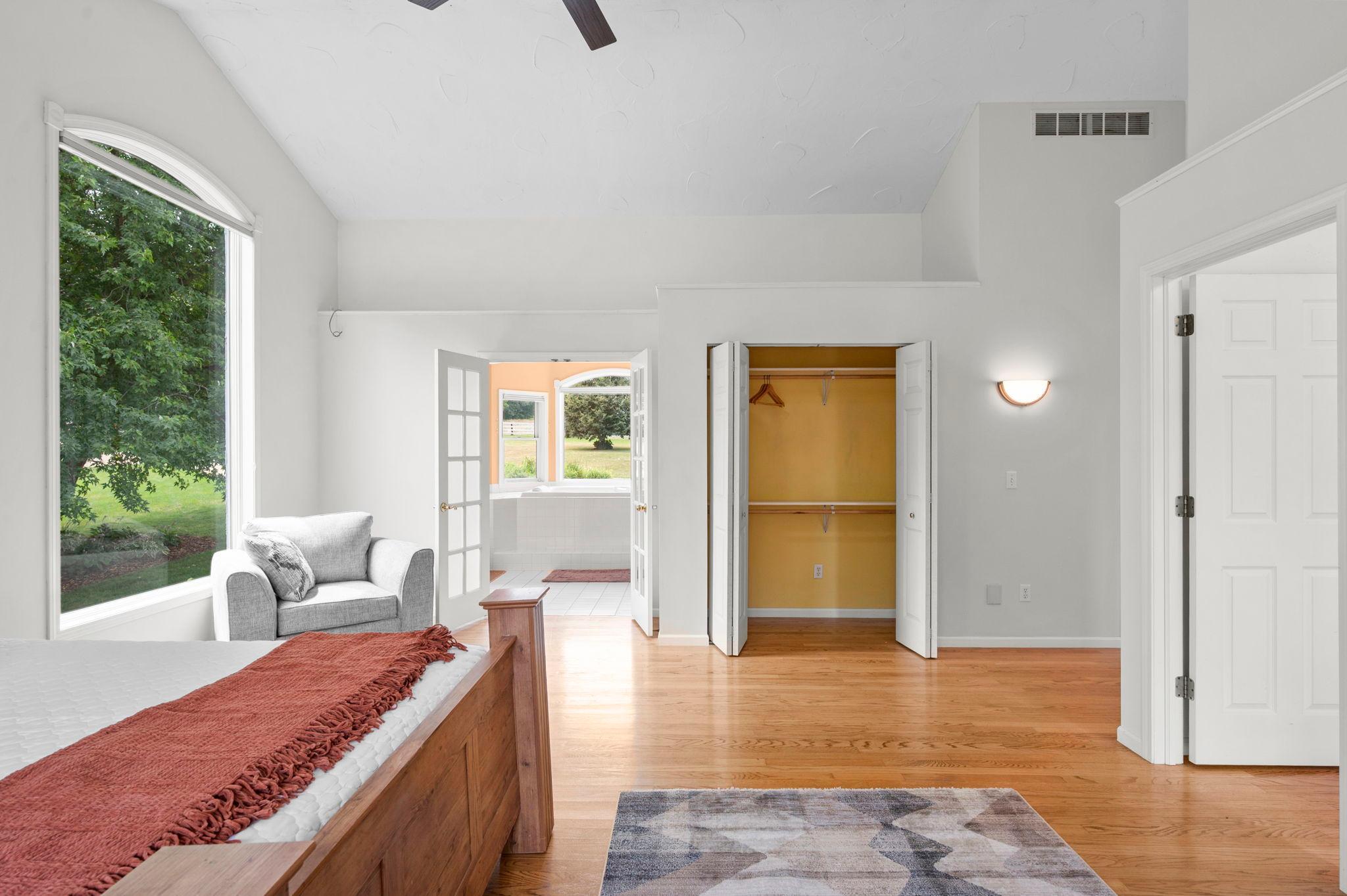 84-web-or-mls-N6690 870th St-149.jpg