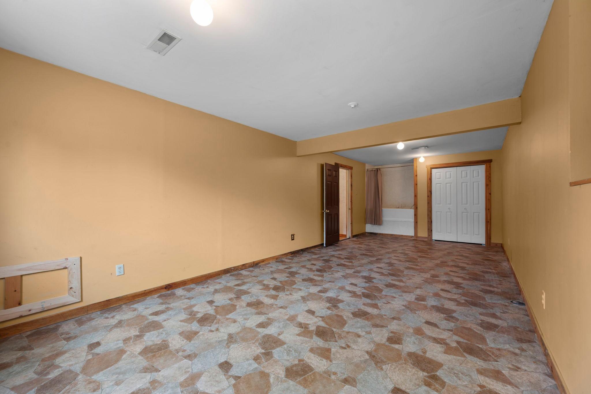 4th Bedroom (or Bonus room) offers Dog Washing Station for your pups!