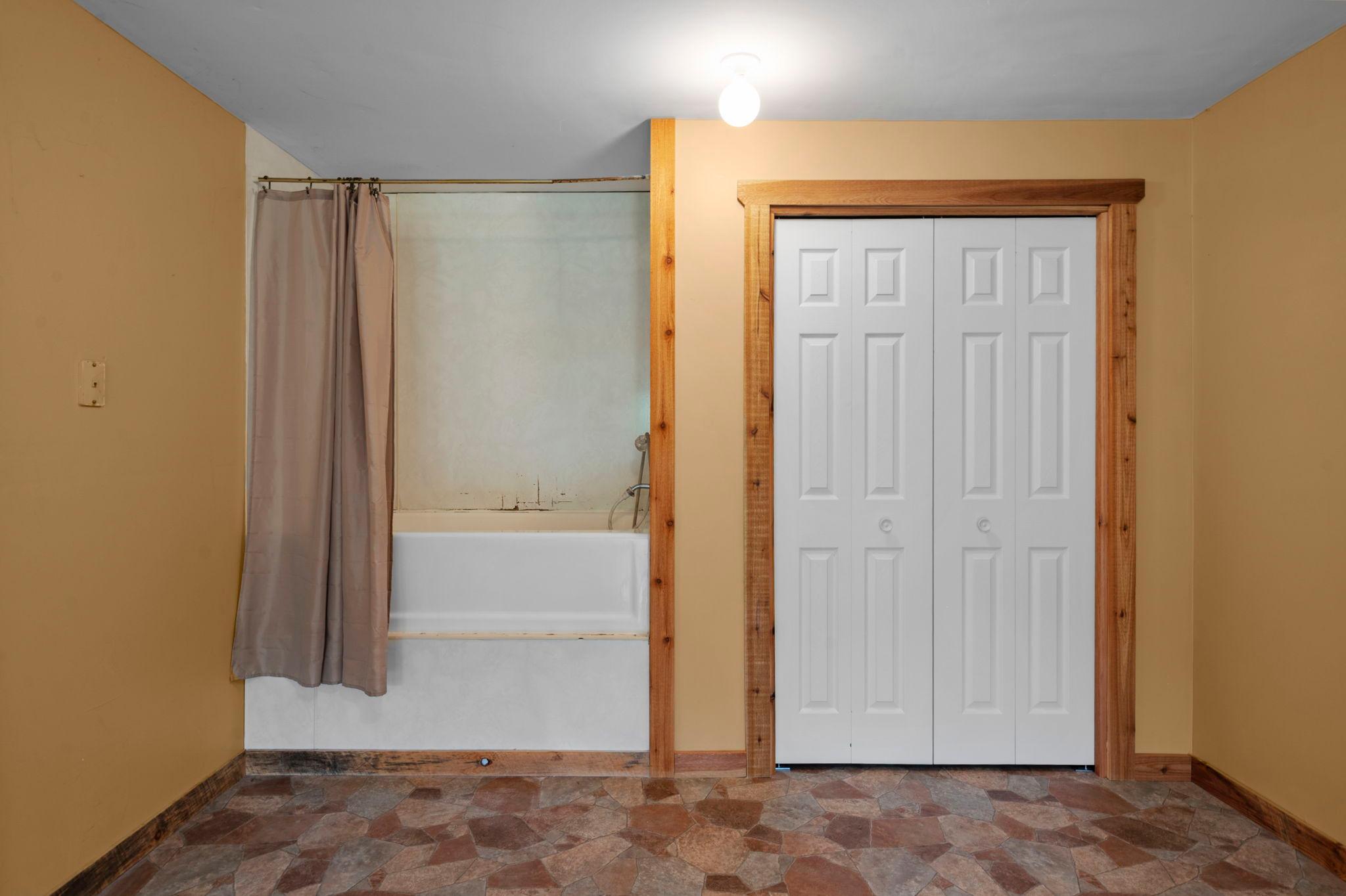 119-web-or-mls-N6690 870th St-439.jpg