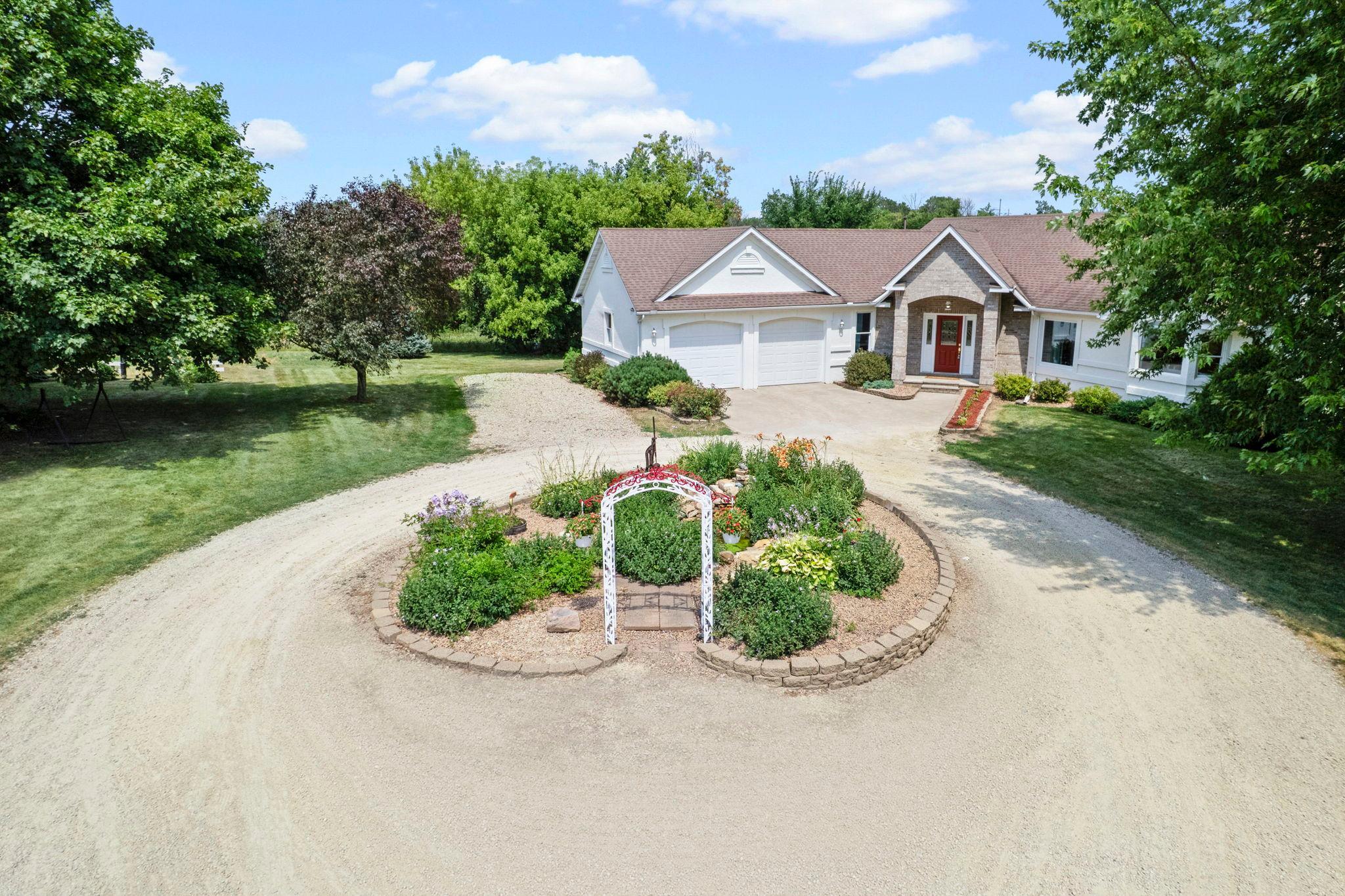 156-web-or-mls-N6690 870th St-235 (2).jpg