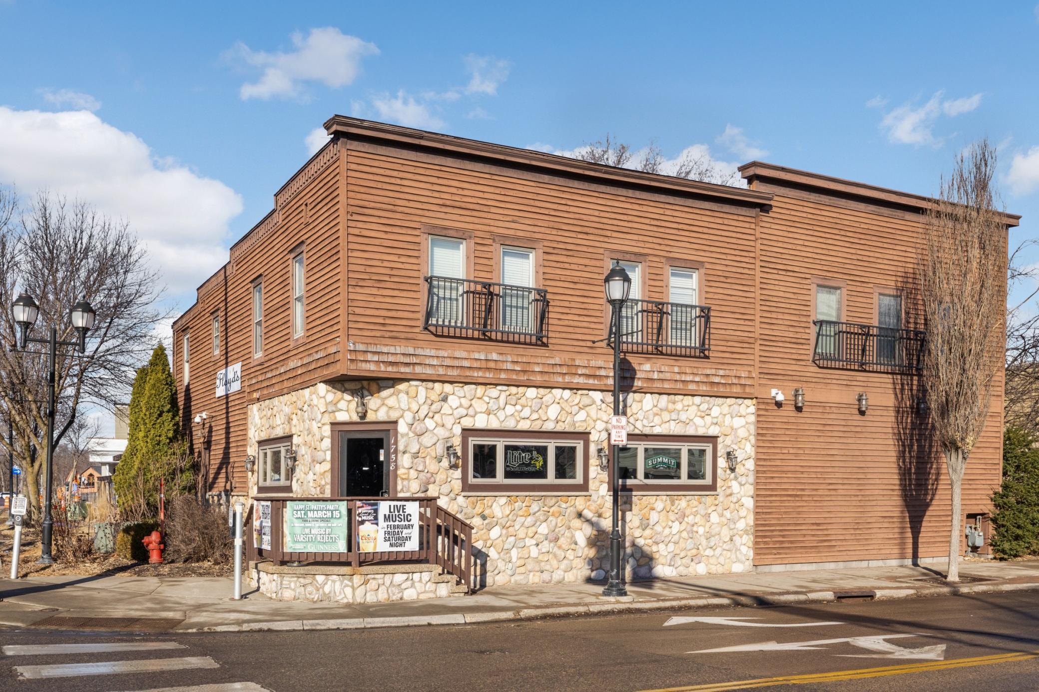 Close to charming downtown Victoria!