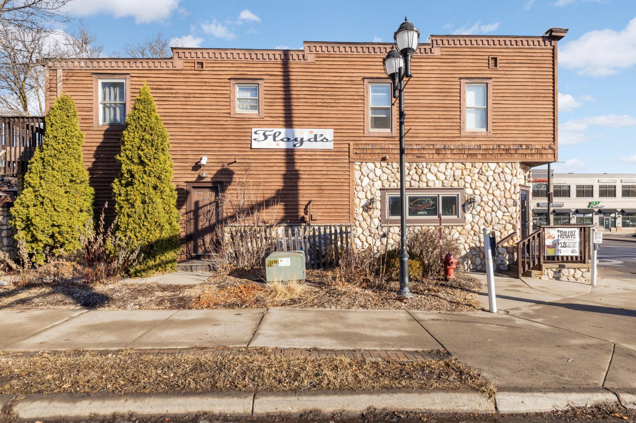 Many shops and restaurants to choose from!