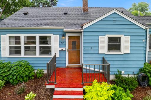 14-web-or-mls-2716 Ewing Ave N-140.jpg